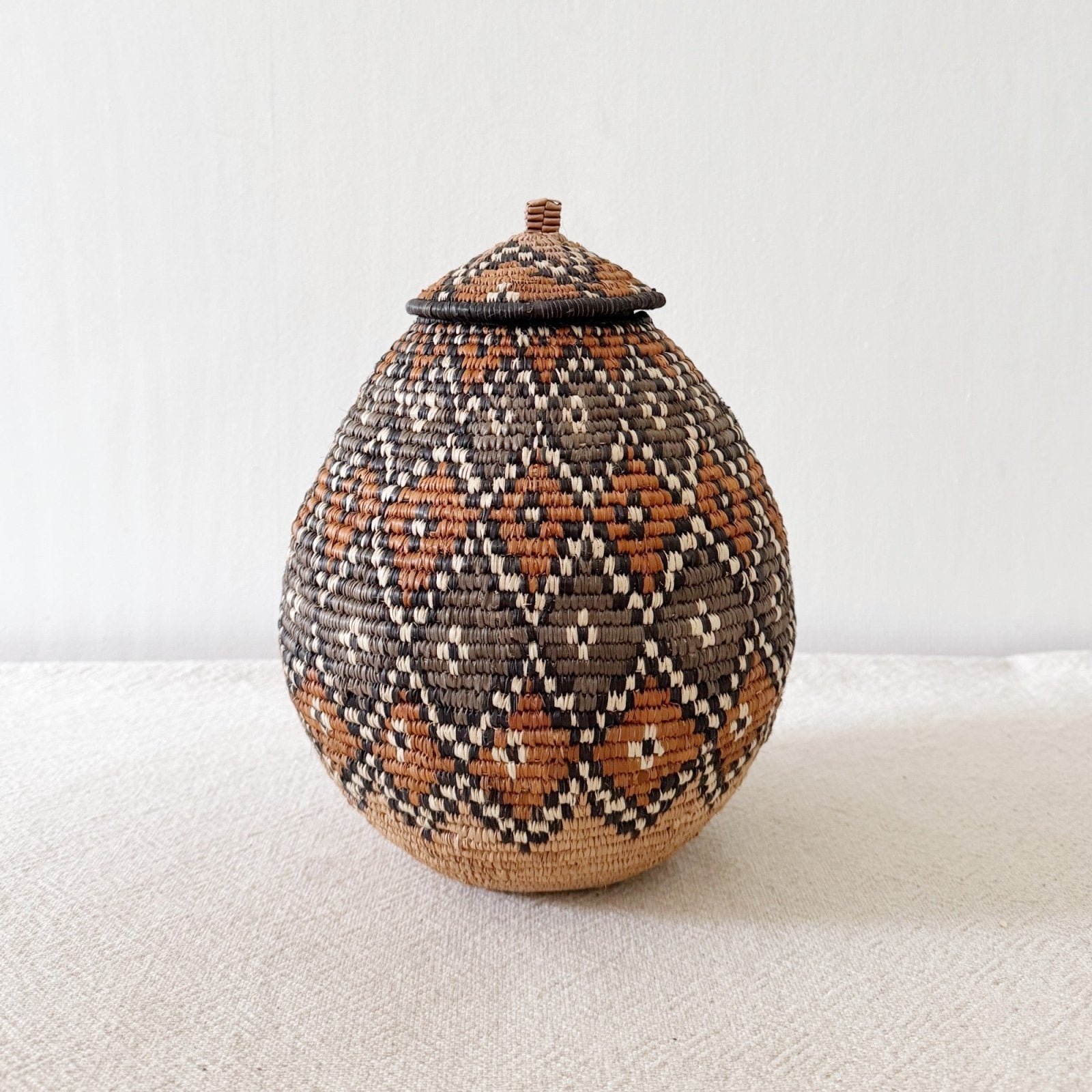 10" Lidded Zulu Basket B009 - Amsha