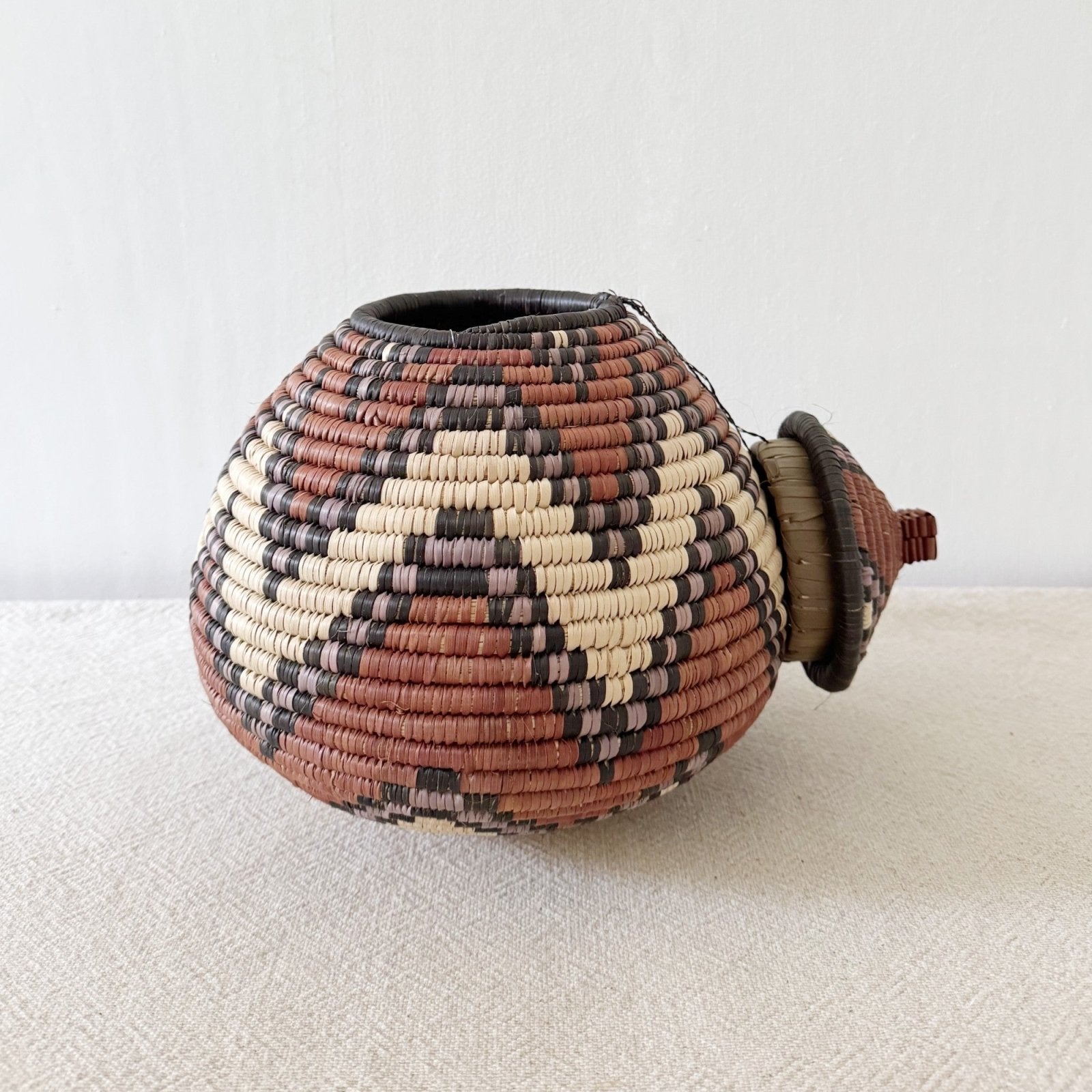 10.5" Lidded Zulu Basket B005 - Amsha