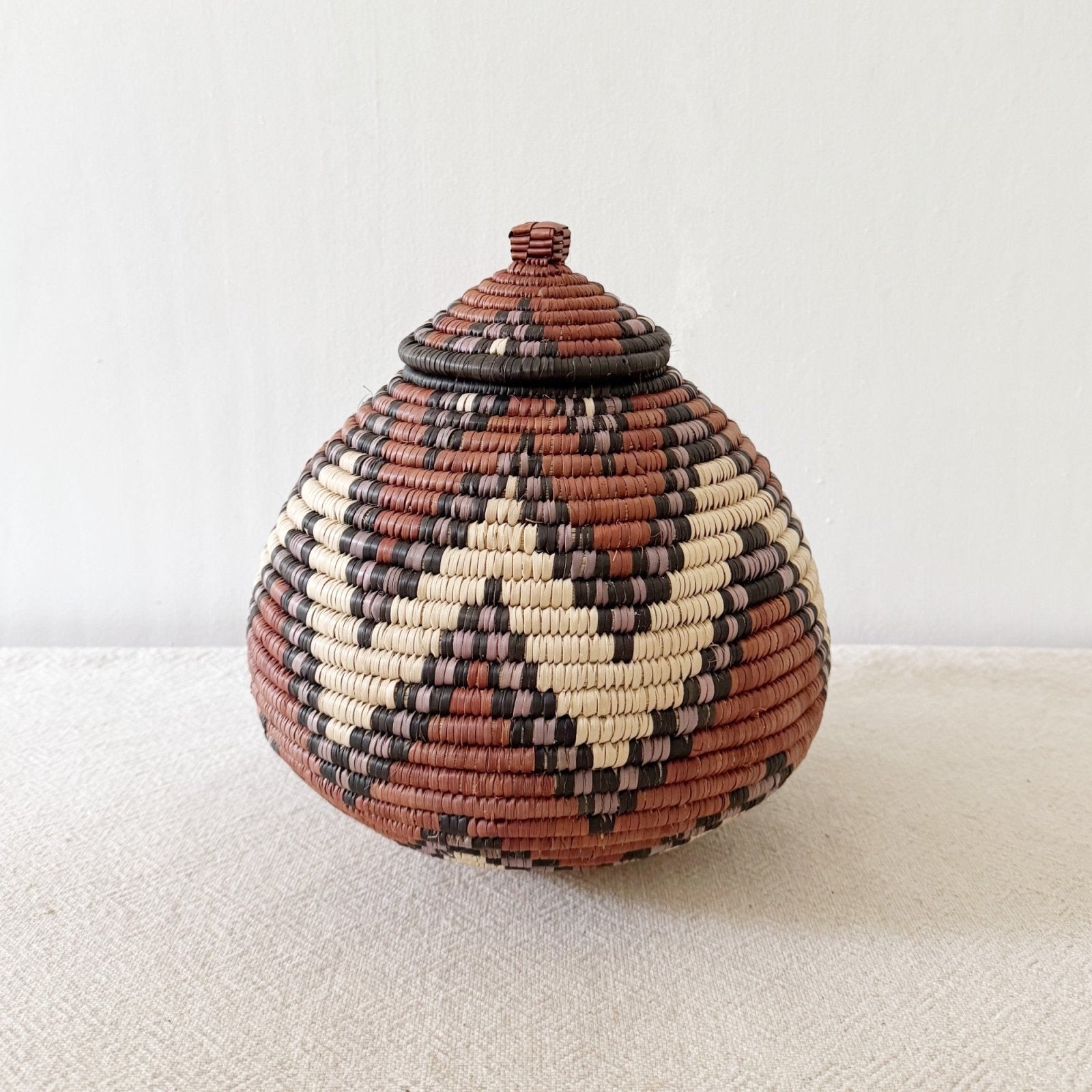 10.5" Lidded Zulu Basket B005 - Amsha