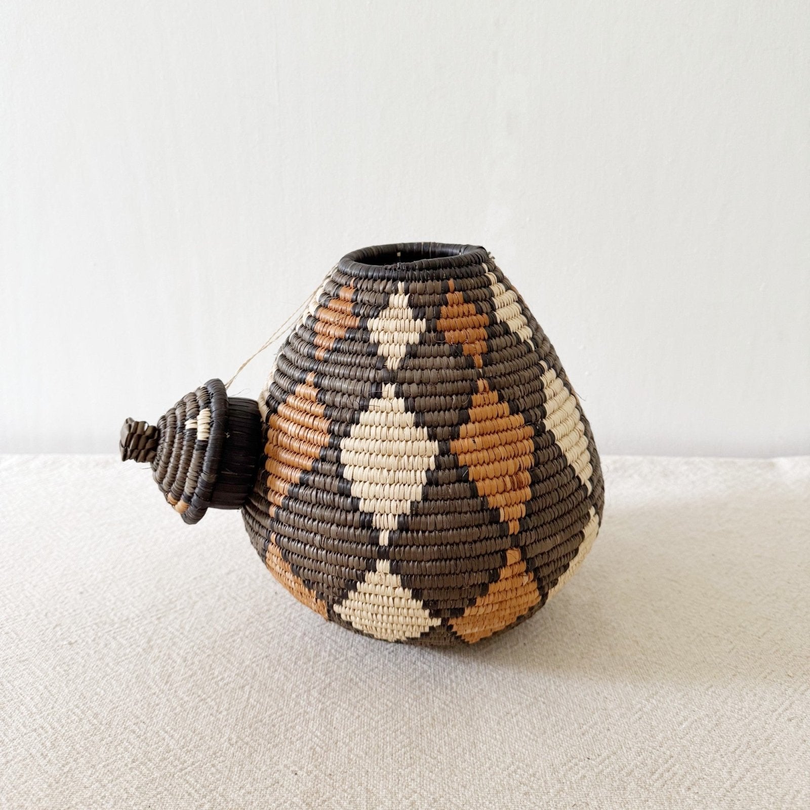 11" Lidded Zulu Basket B011 - Amsha