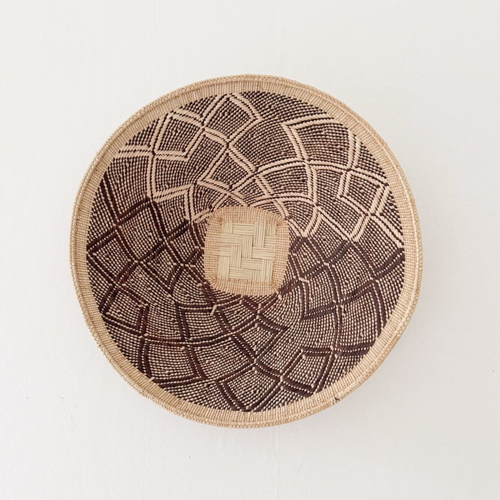 17" Hwange Wall Basket H210 - Amsha