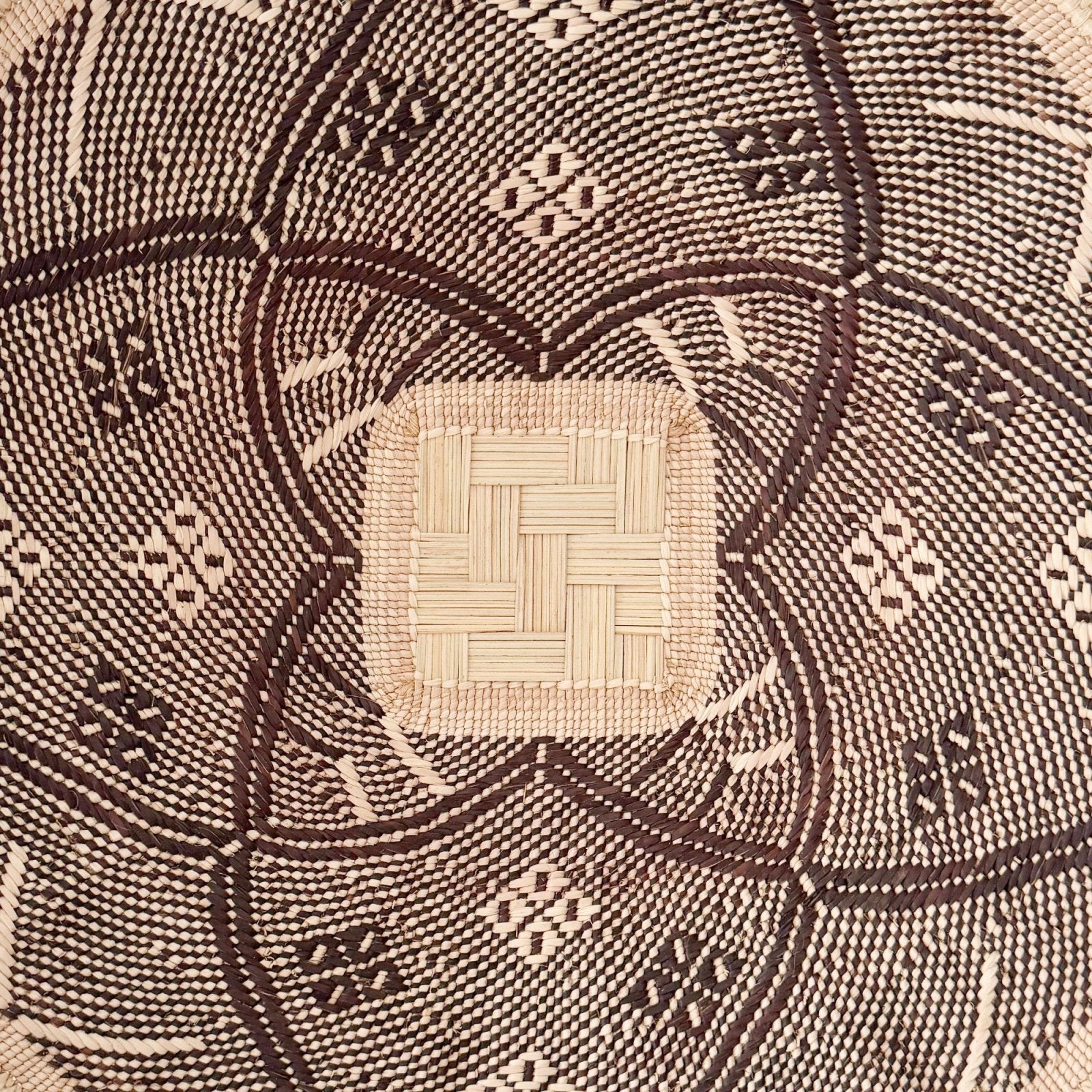 18" Hwange Wall Basket H212 - Amsha