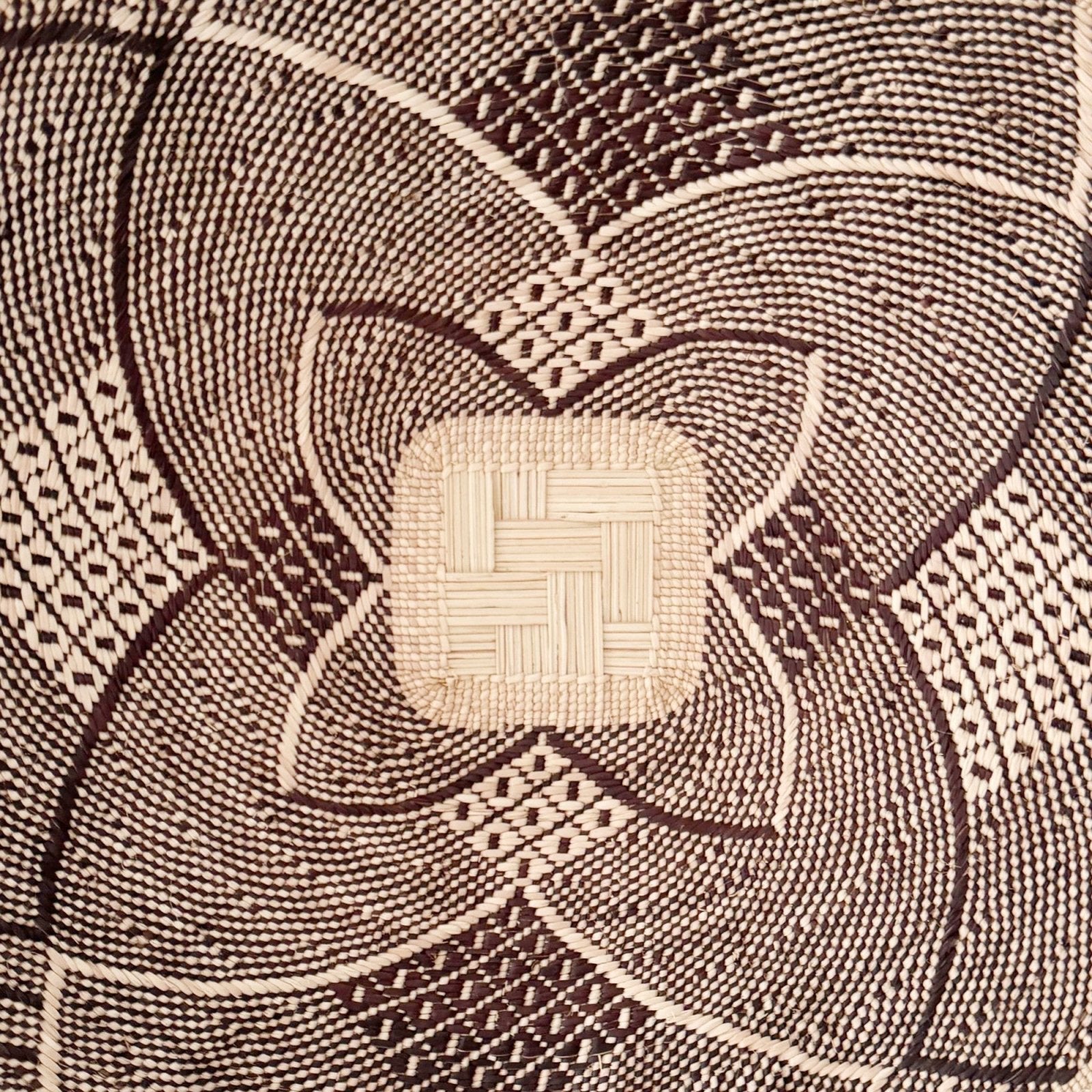 18.5" Hwange Wall Basket H219 - Amsha