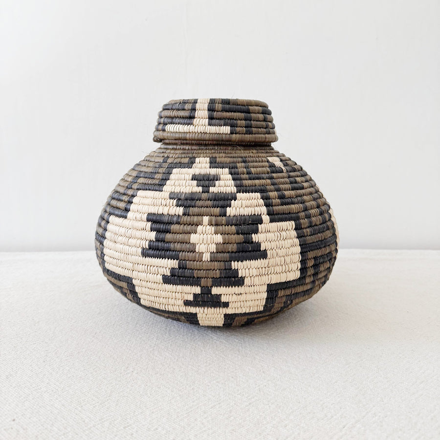 Lidded Zulu Basket #B025