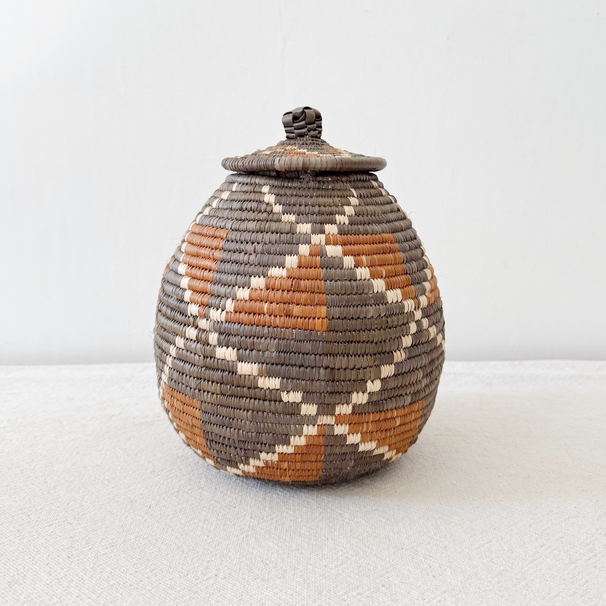 Lidded Zulu Basket #B024