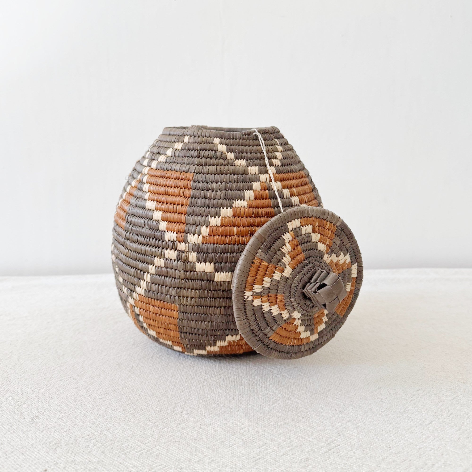 Lidded Zulu Basket #B024