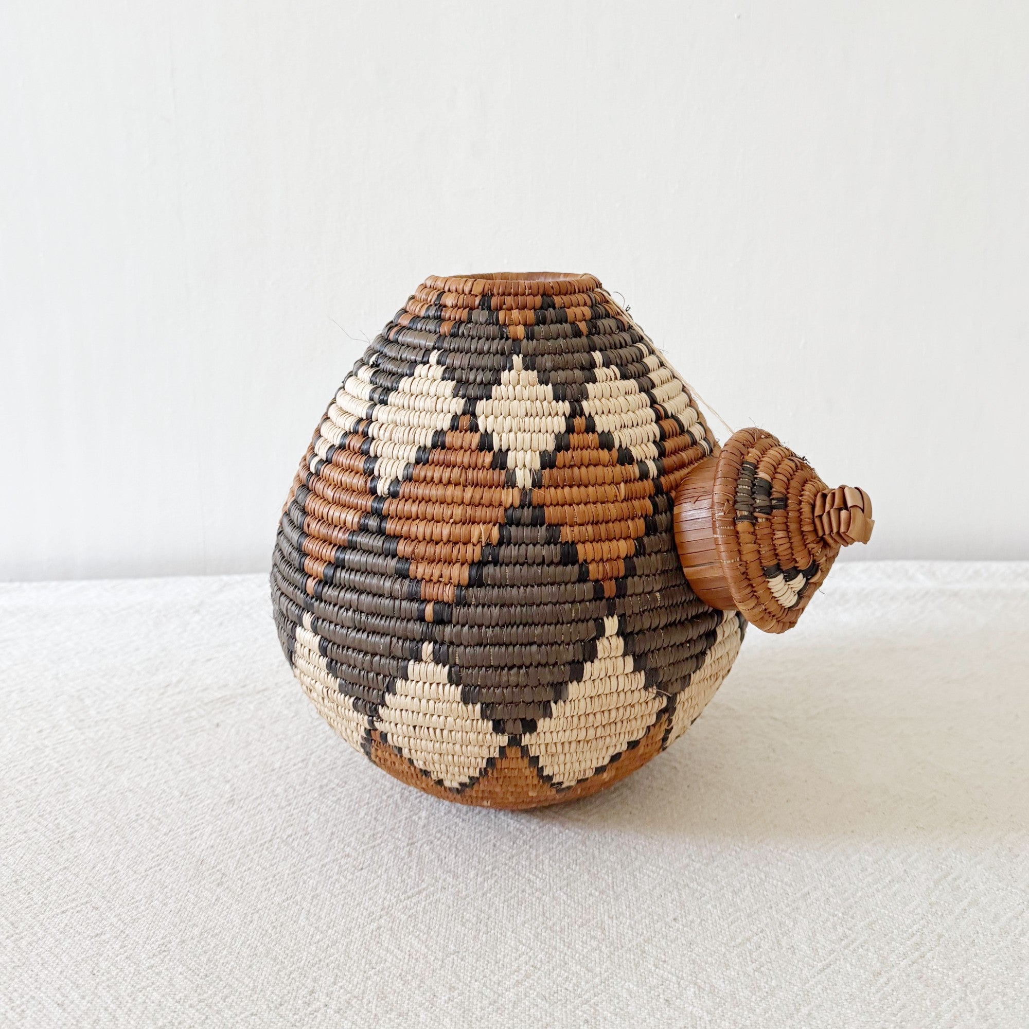 Lidded Zulu Basket #B027