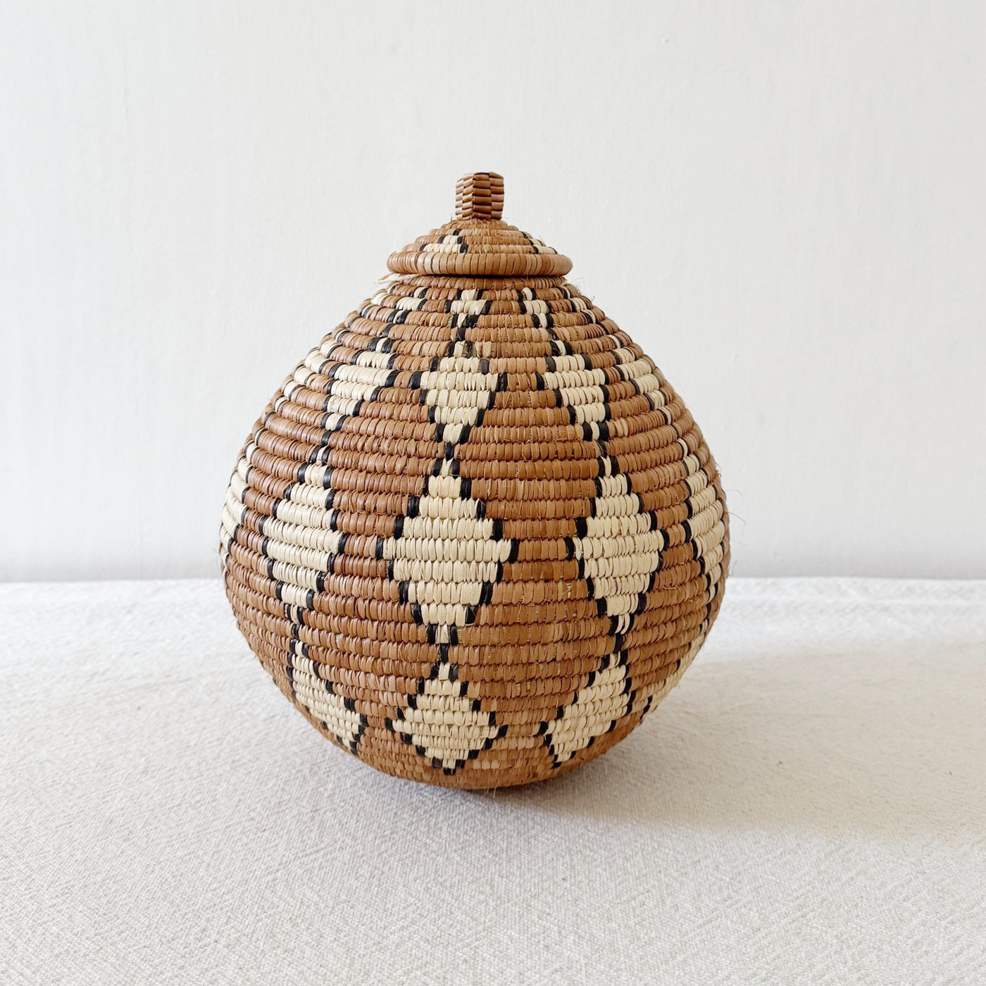 Lidded Zulu Basket #B026