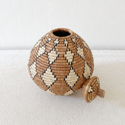 Lidded Zulu Basket #B026