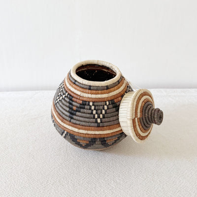 9.5" Lidded Zulu Basket #B030