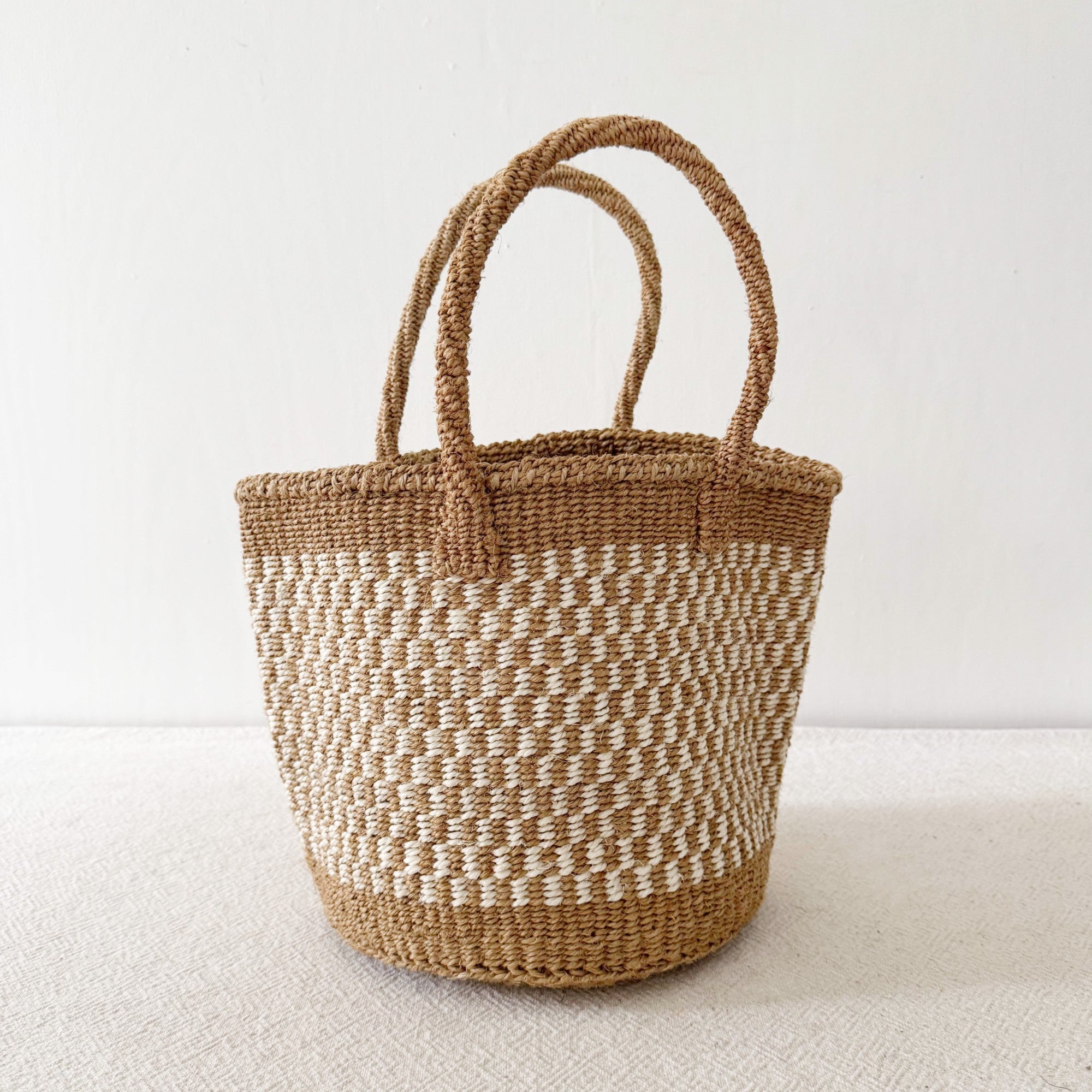Medium Sisal Tote:Checkered