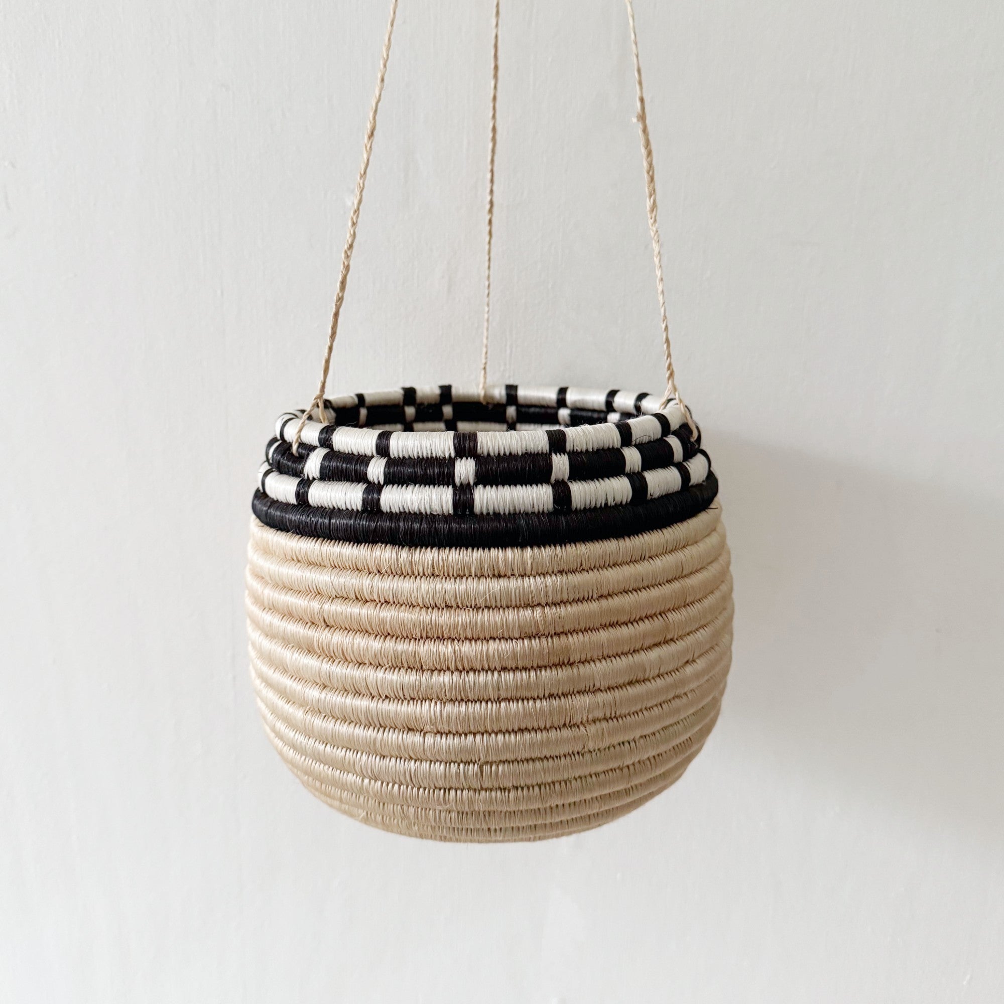 Hanging Woven Planter- Dusasa