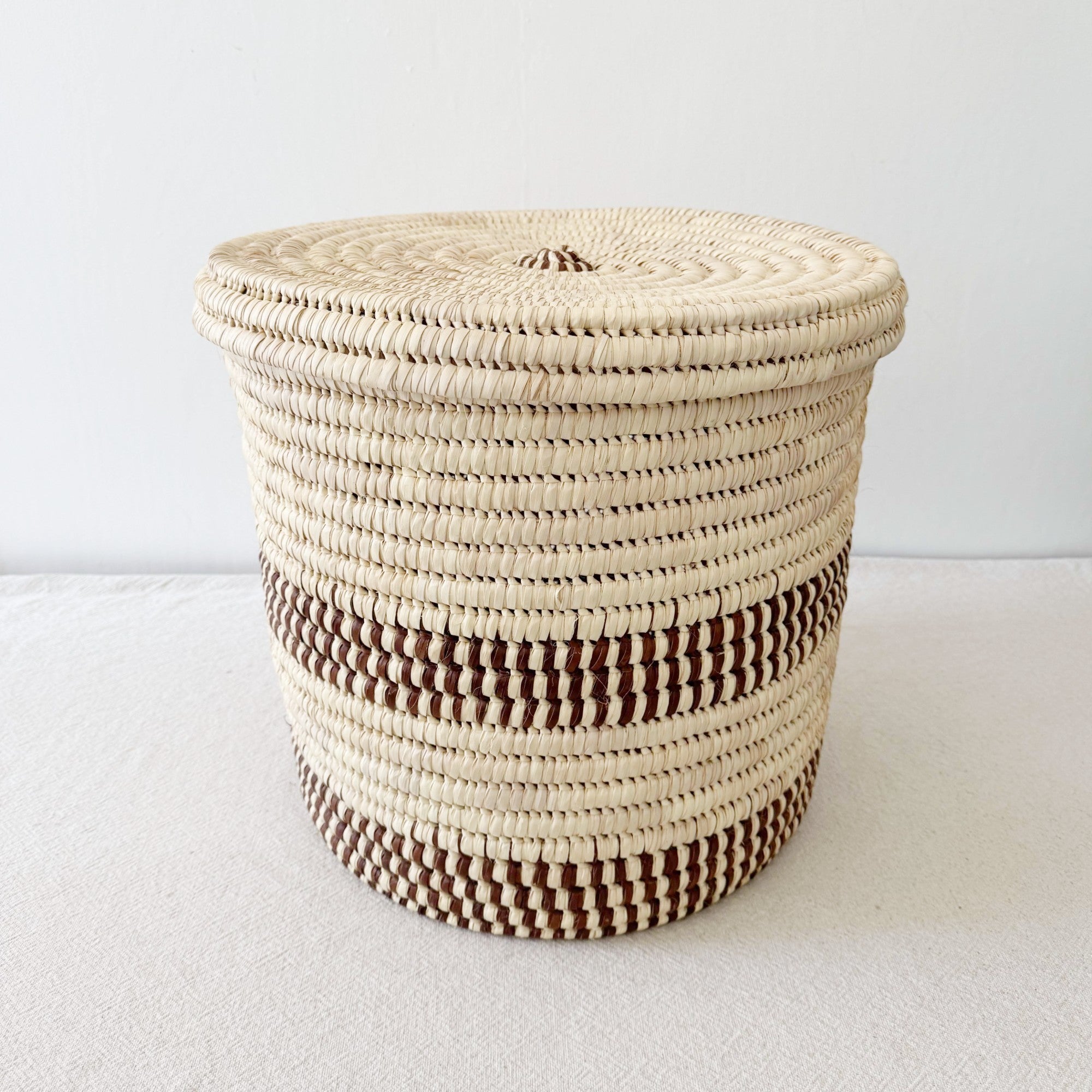 18.5" Lidded Palm Basket- Brown Checker