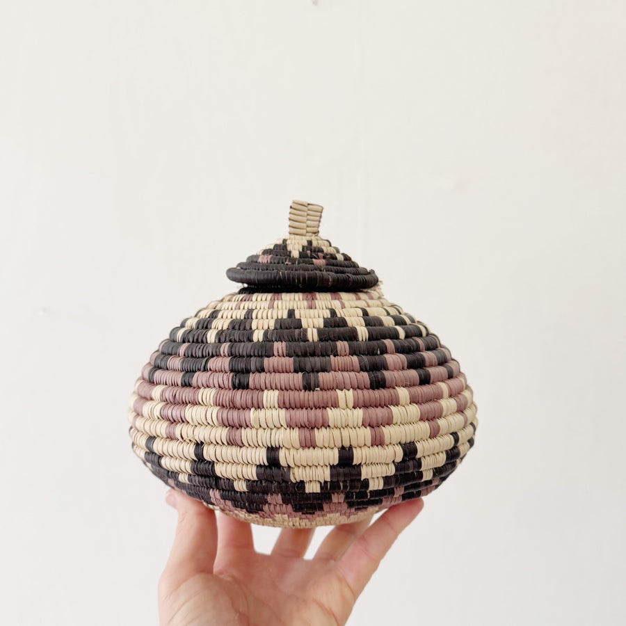 Lidded Zulu Basket #C005
