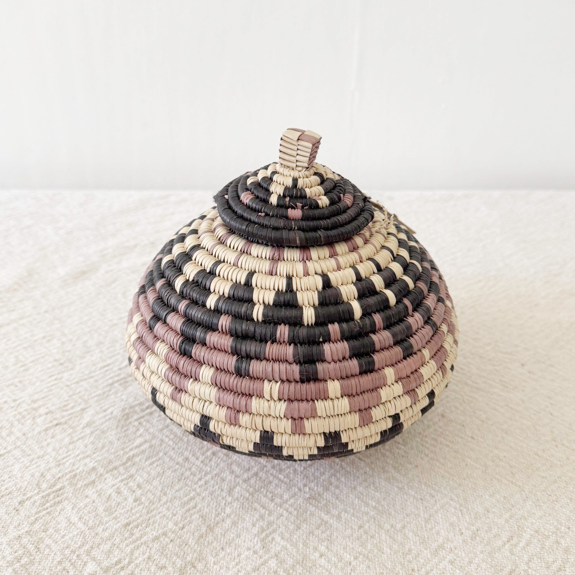 Lidded Zulu Basket #C005