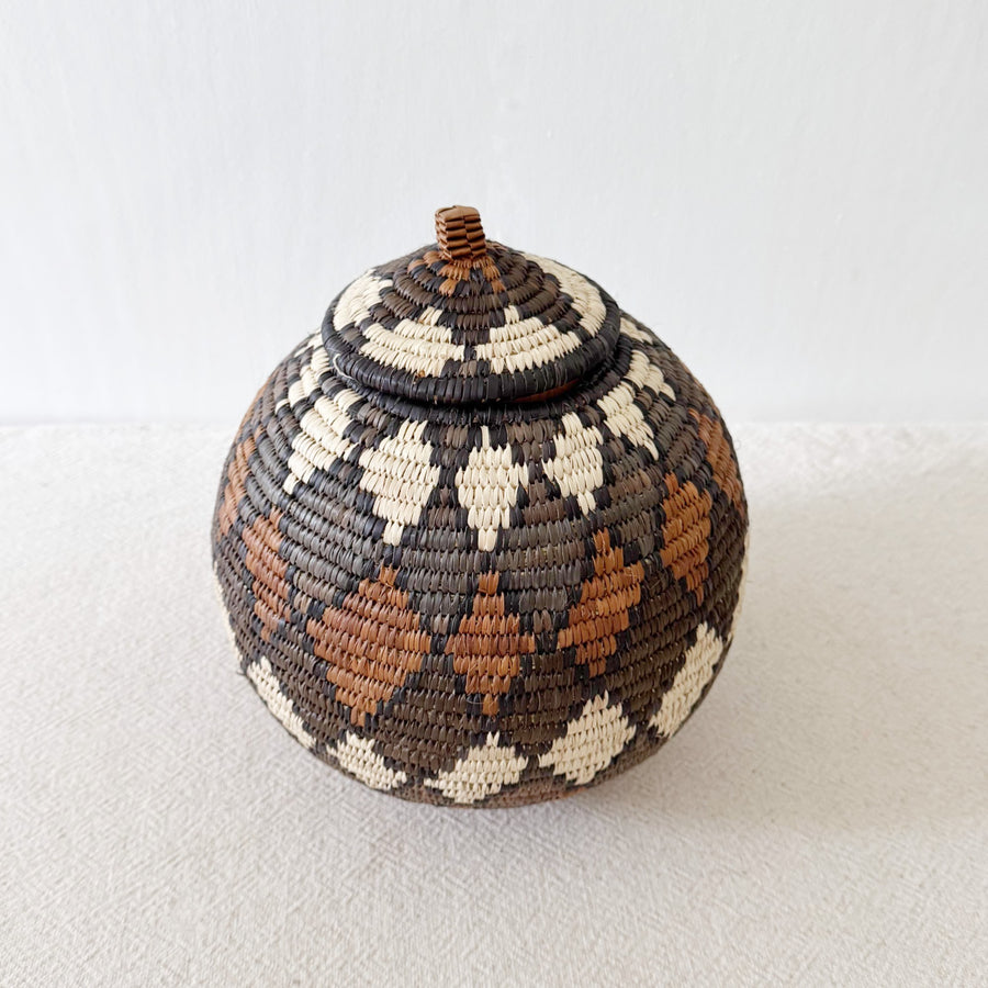 Lidded Zulu Basket A137 - Amsha