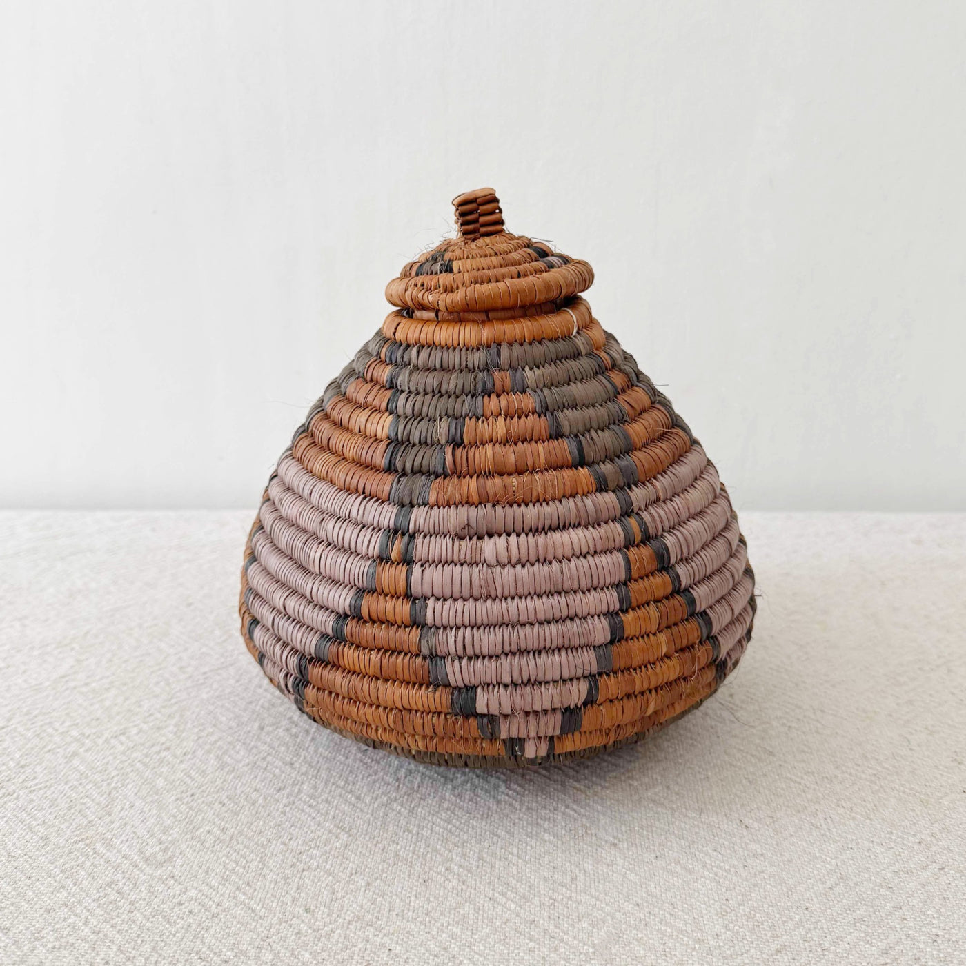 Lidded Zulu Basket #F002