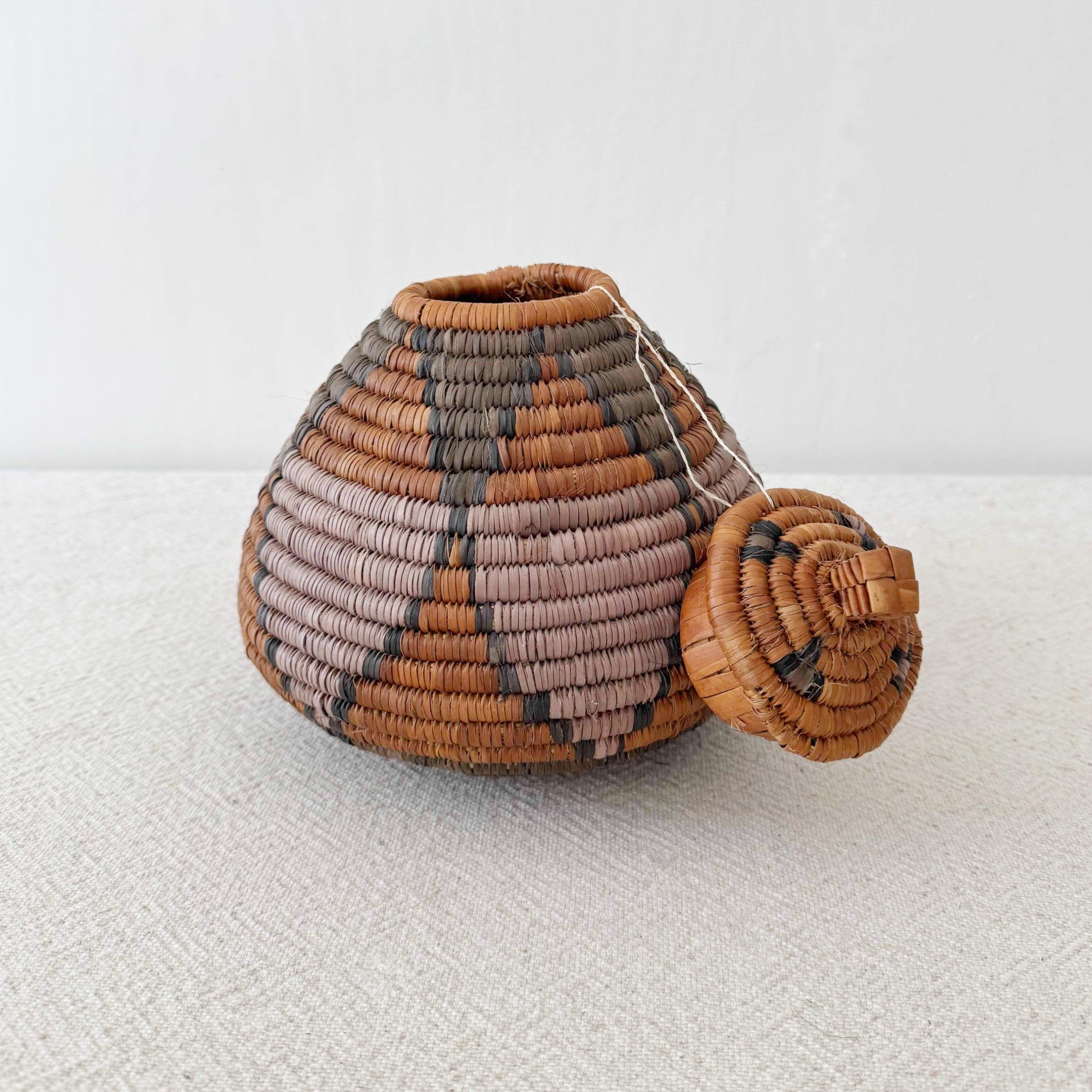 Lidded Zulu Basket #F002