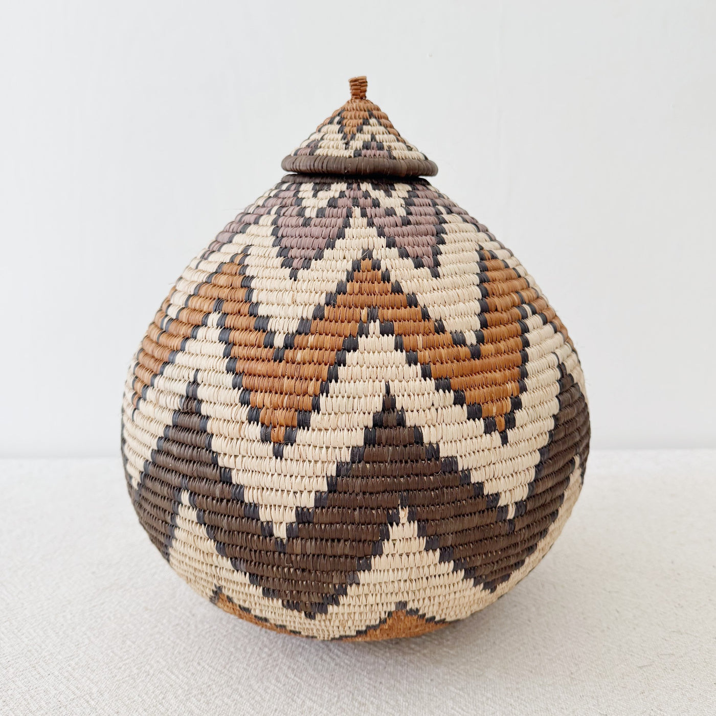 Lidded Zulu Basket #F007