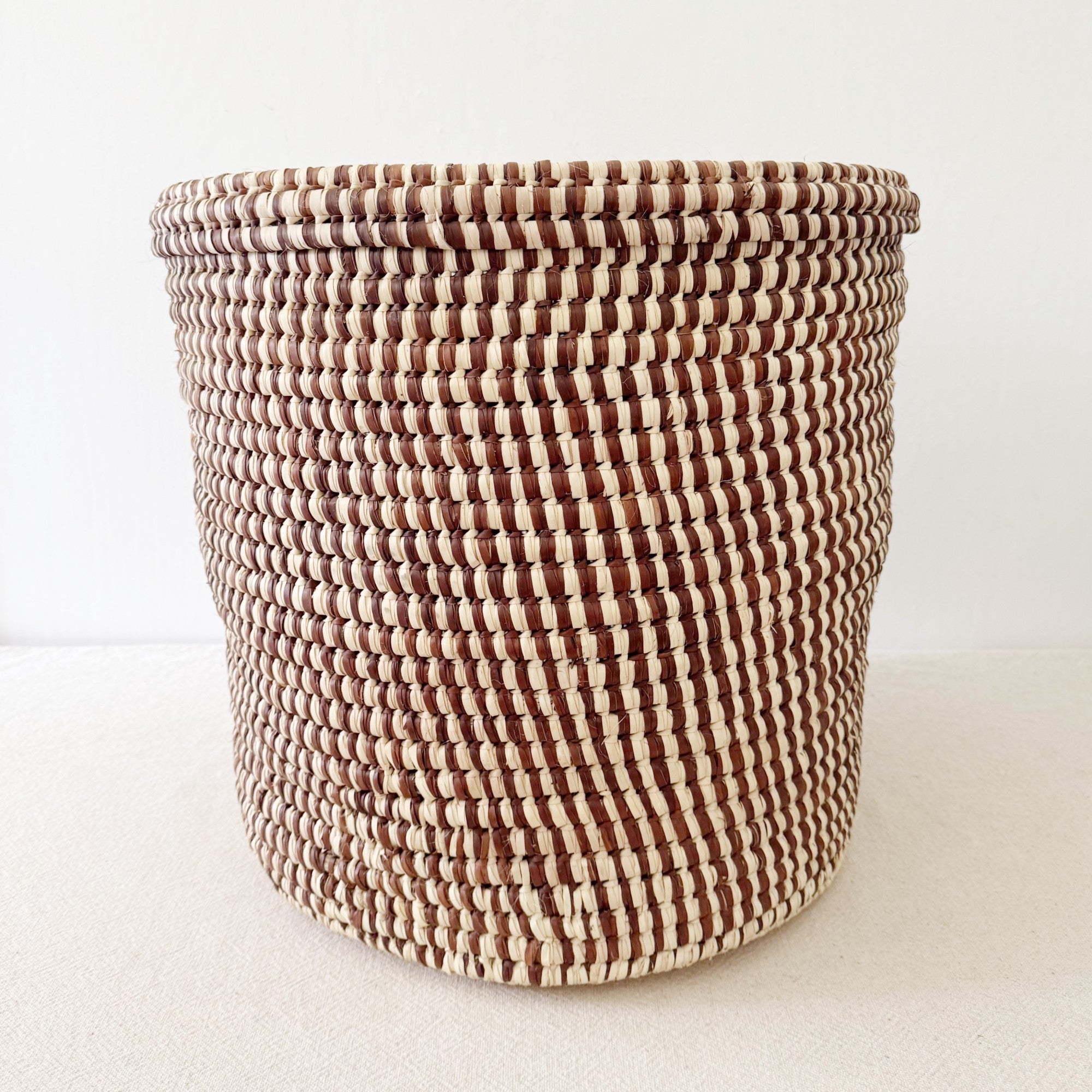 20" Lidded Palm Basket #404