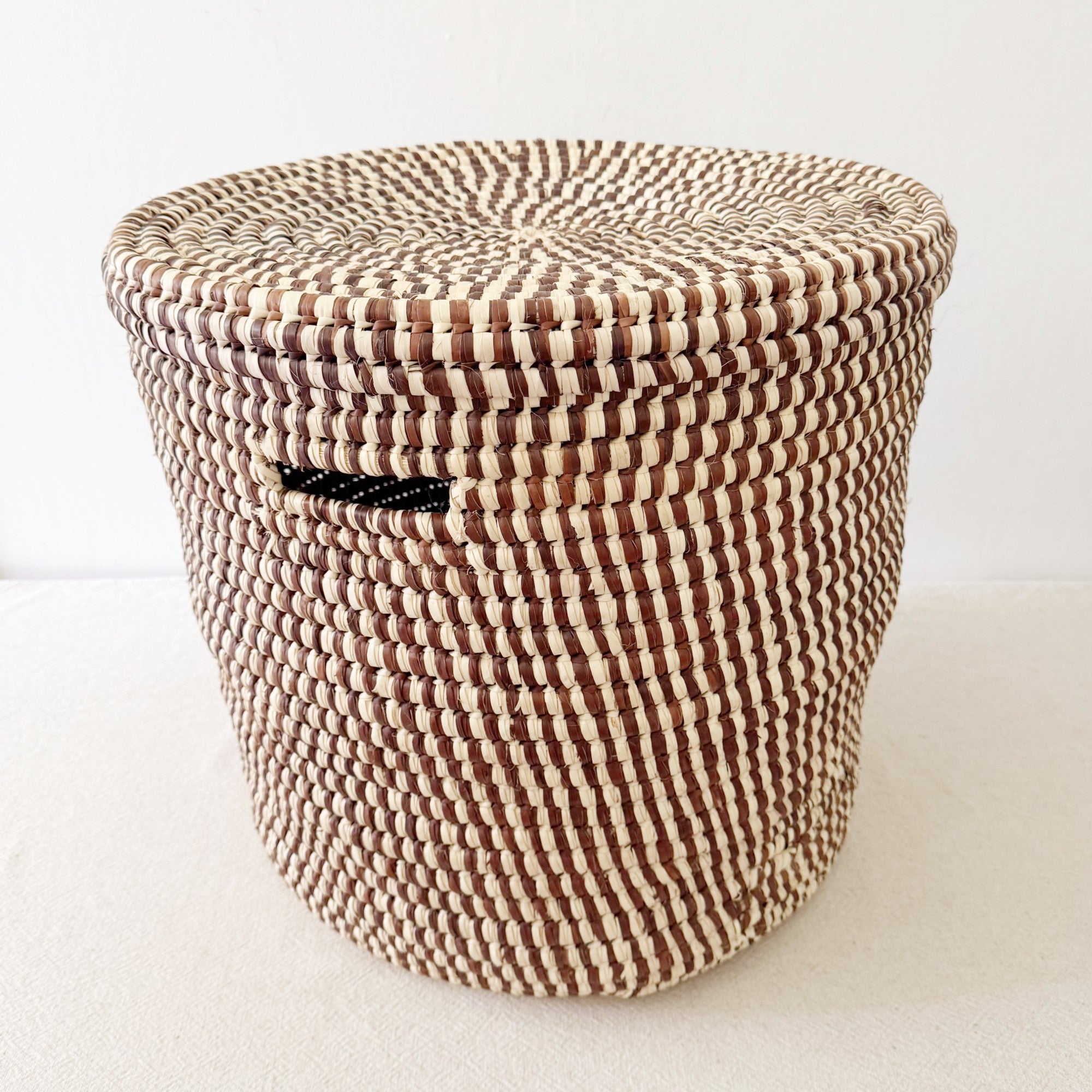 20" Lidded Palm Basket #404