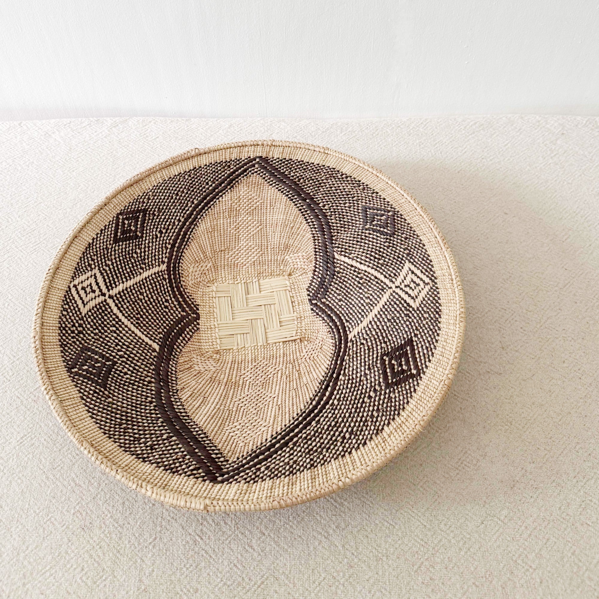 16" Hwange Wall Basket #H208