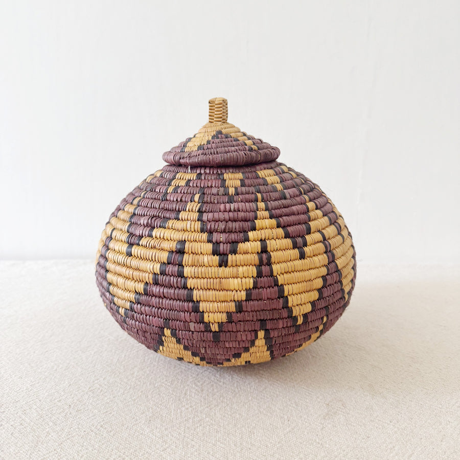 Lidded Zulu Basket #B001