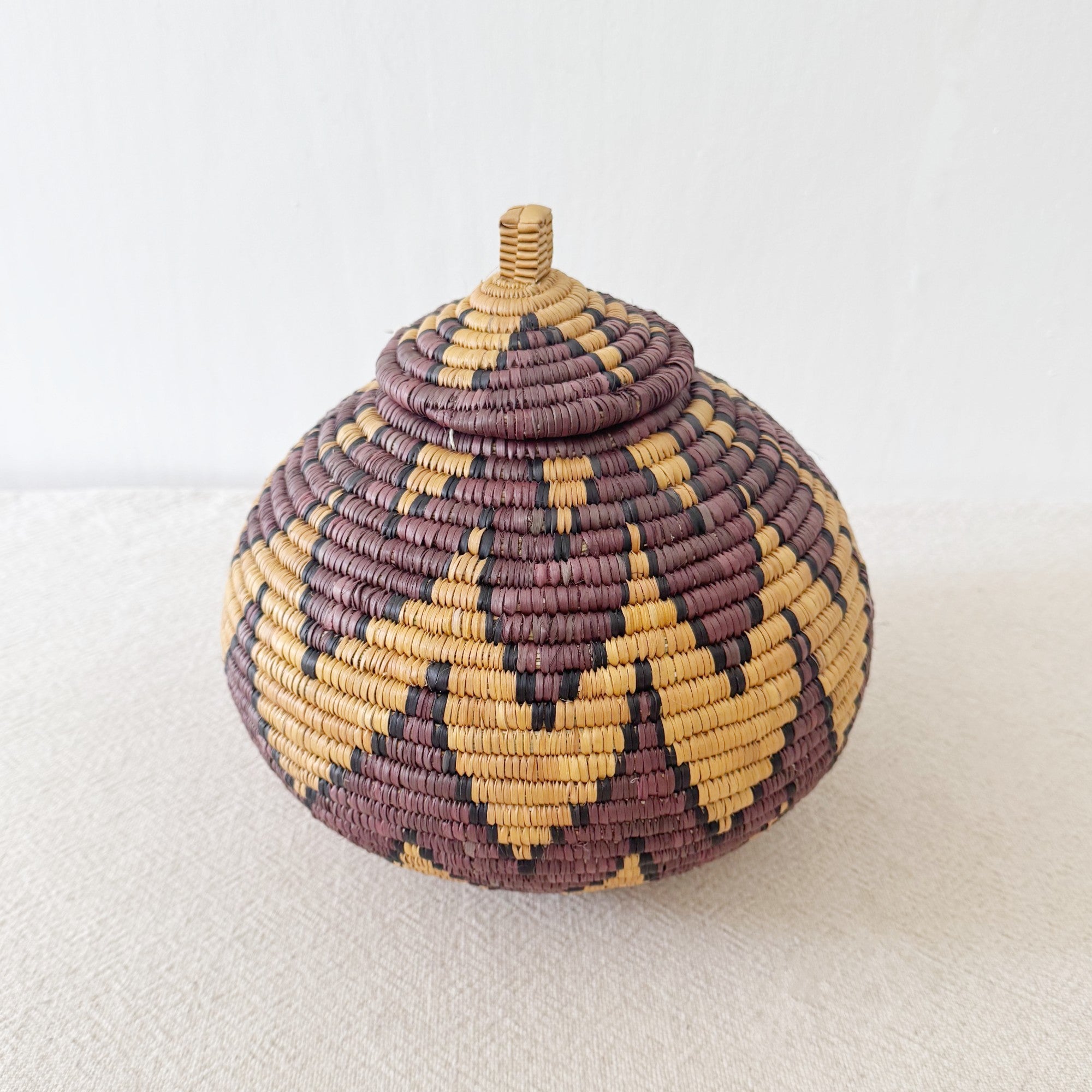 Lidded Zulu Basket #B001