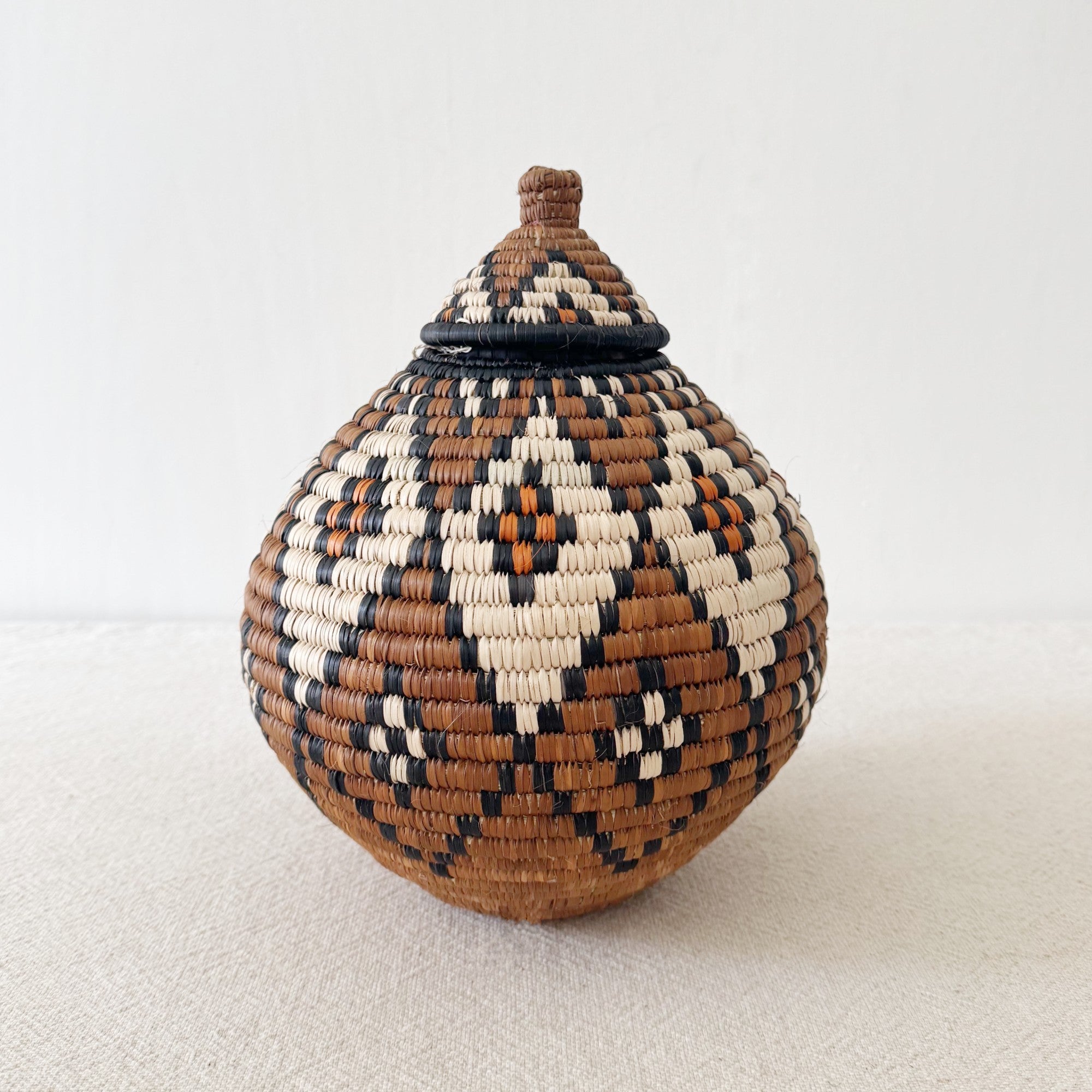 Lidded Zulu Basket #B002