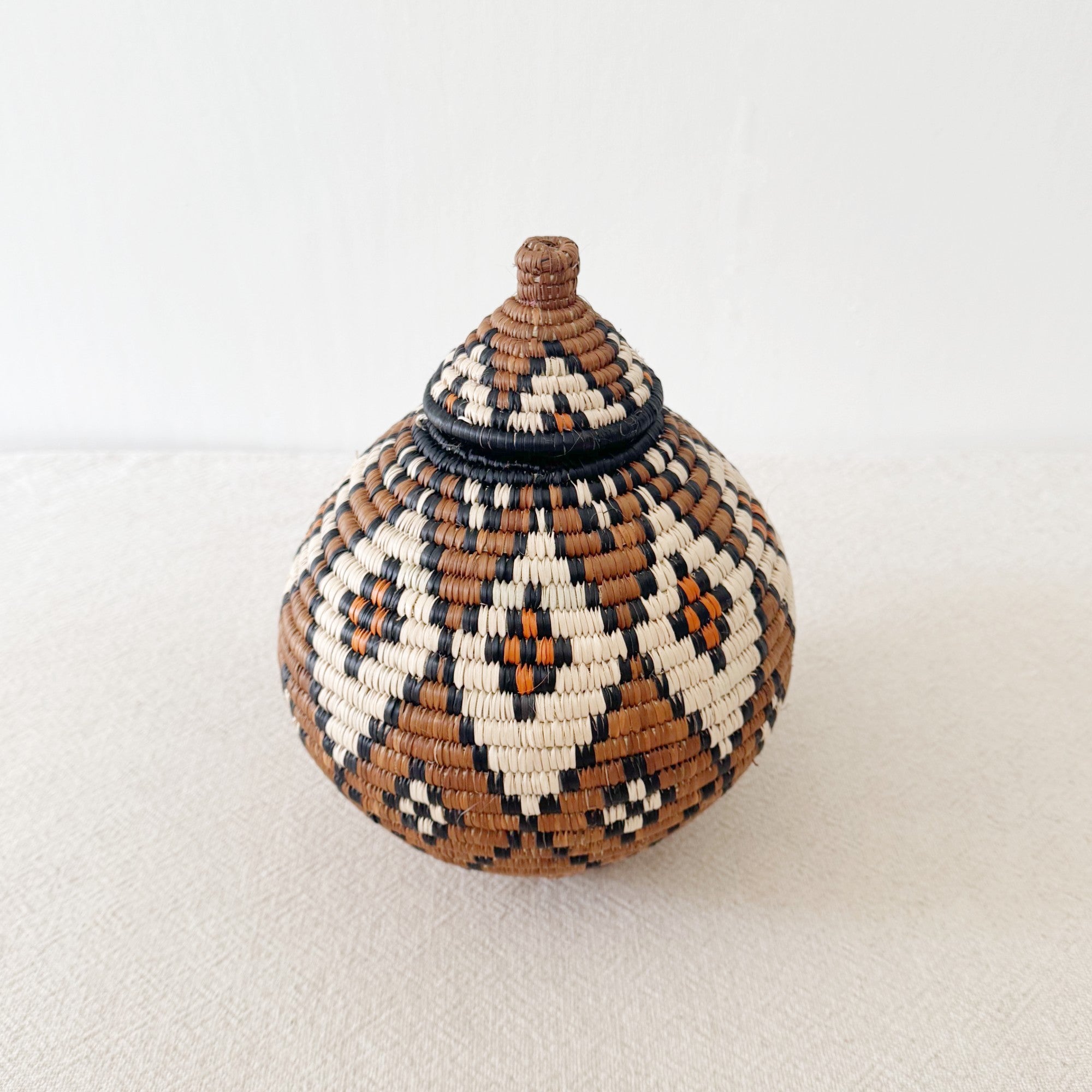 Lidded Zulu Basket #B002