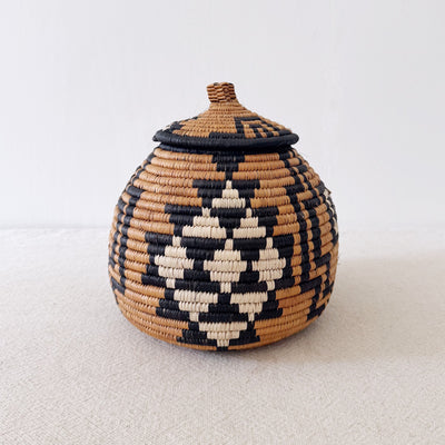 Lidded Zulu Basket #B003