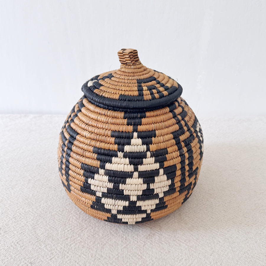 Lidded Zulu Basket #B003