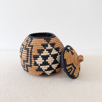 Lidded Zulu Basket #B003