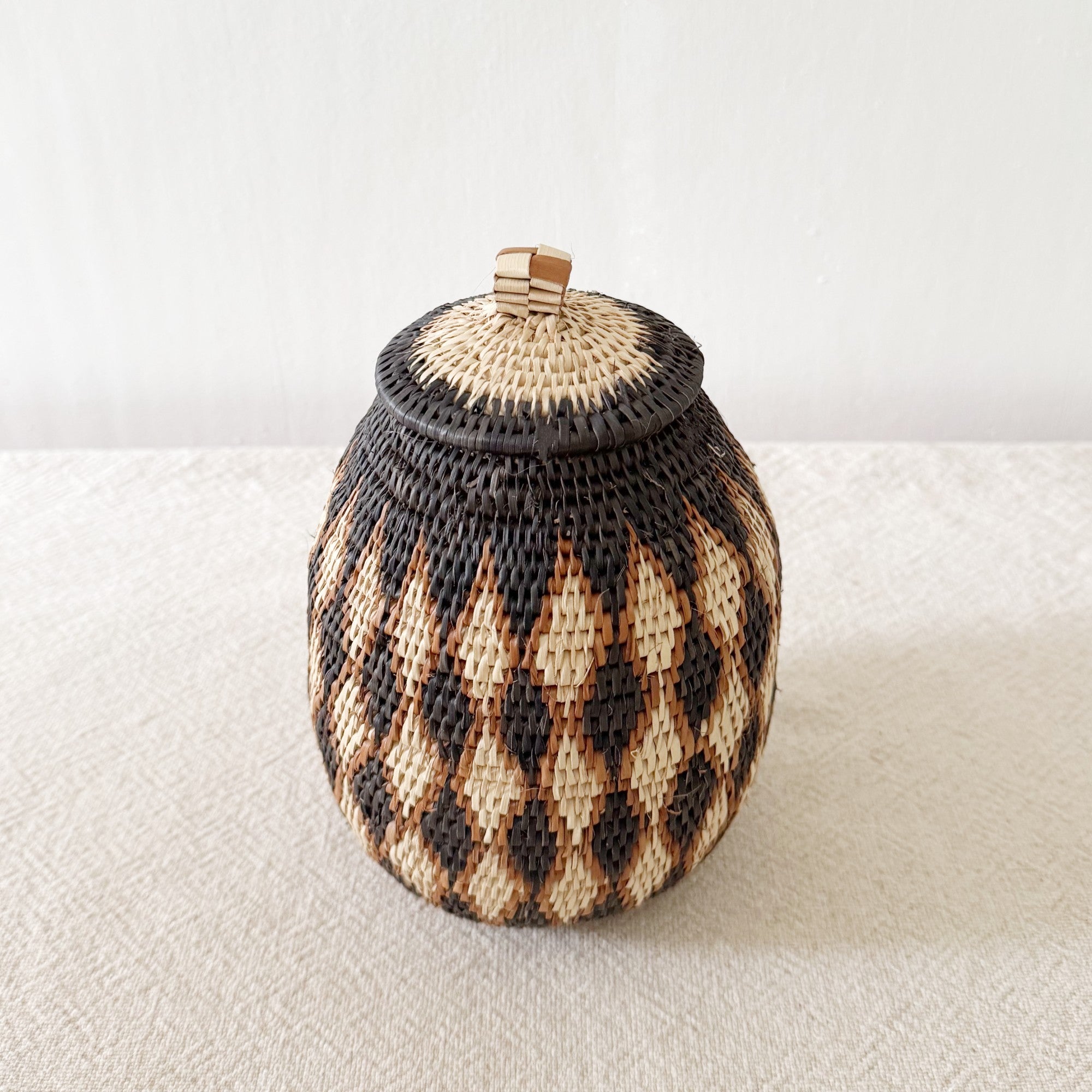 Lidded Zulu Basket #B017