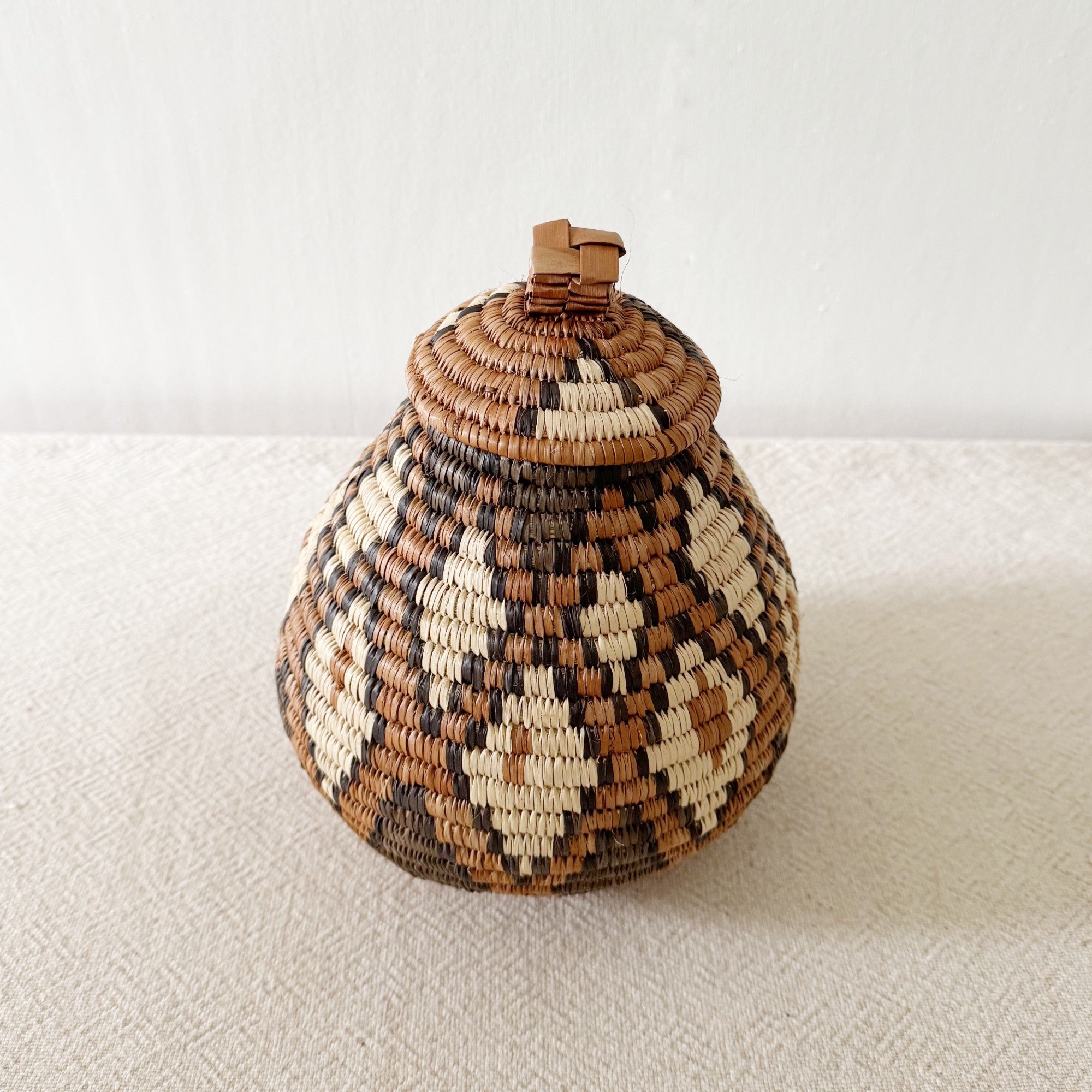 Lidded Zulu Basket #B015