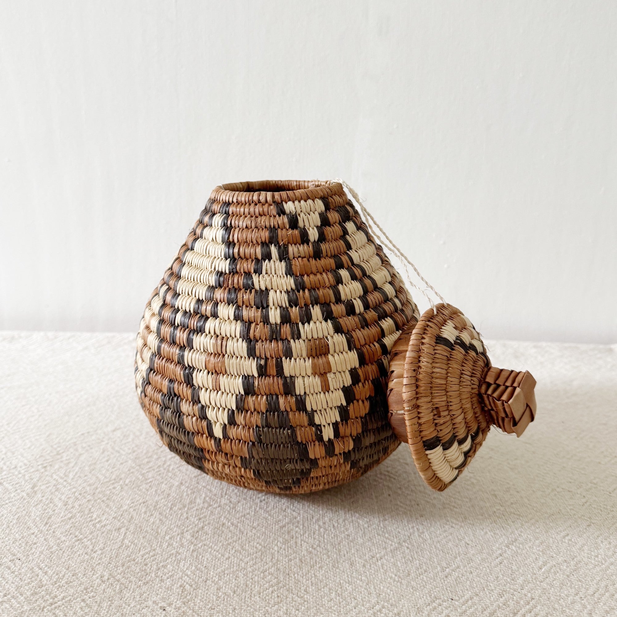 Lidded Zulu Basket #B015