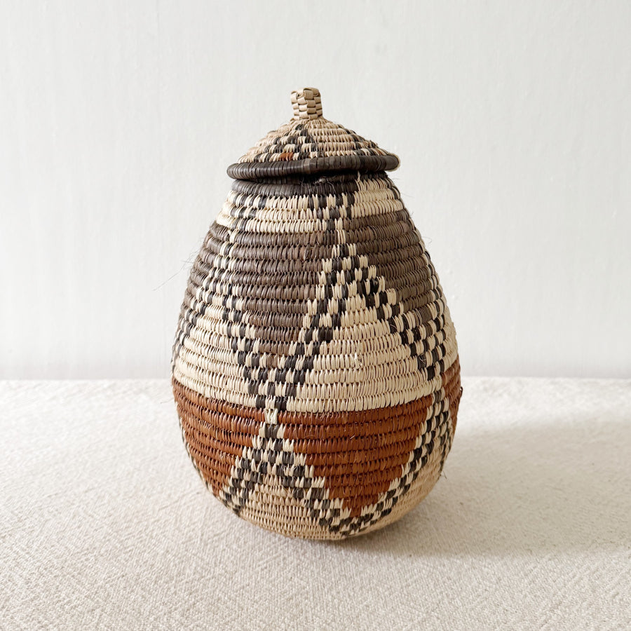 Lidded Zulu Basket #B016