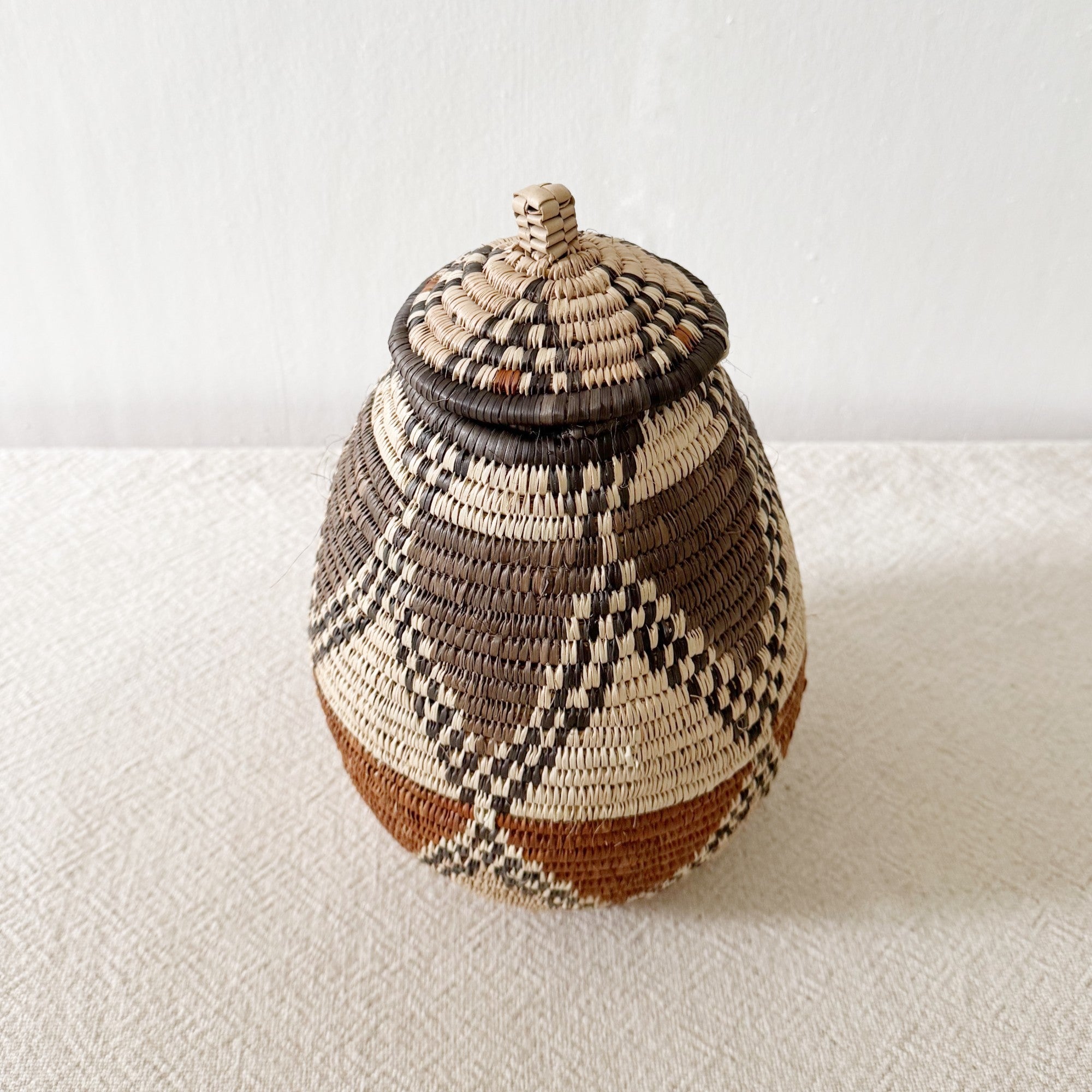 Lidded Zulu Basket #B016