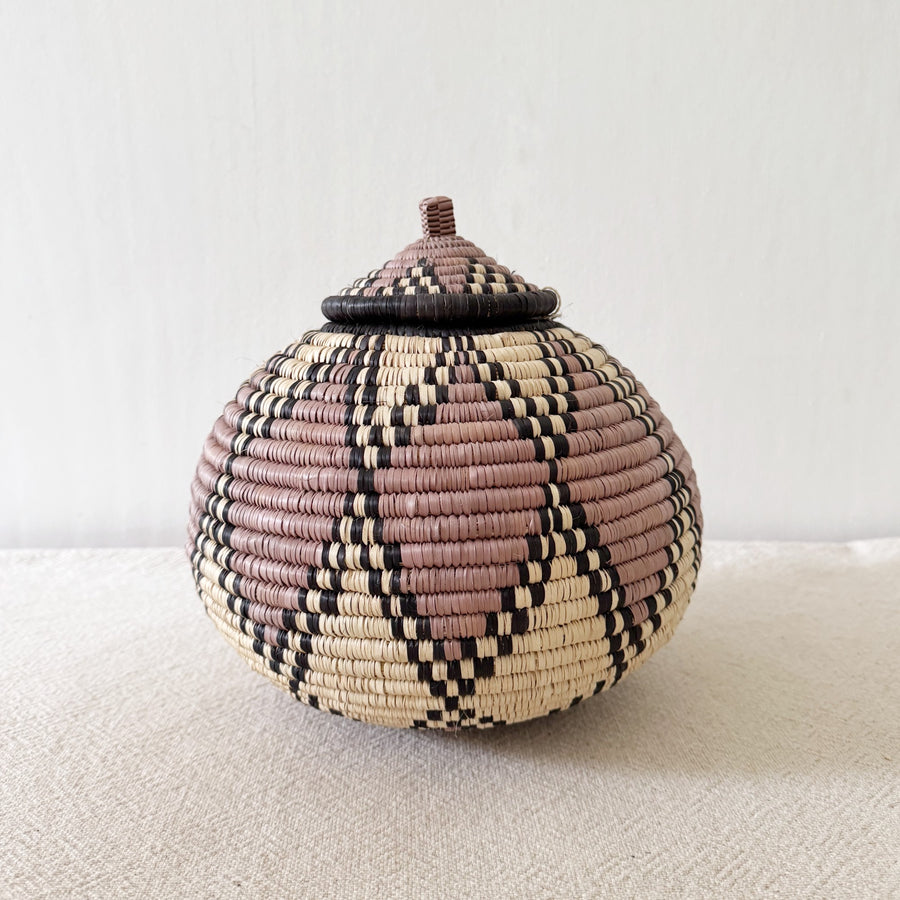 Lidded Zulu Basket #B013