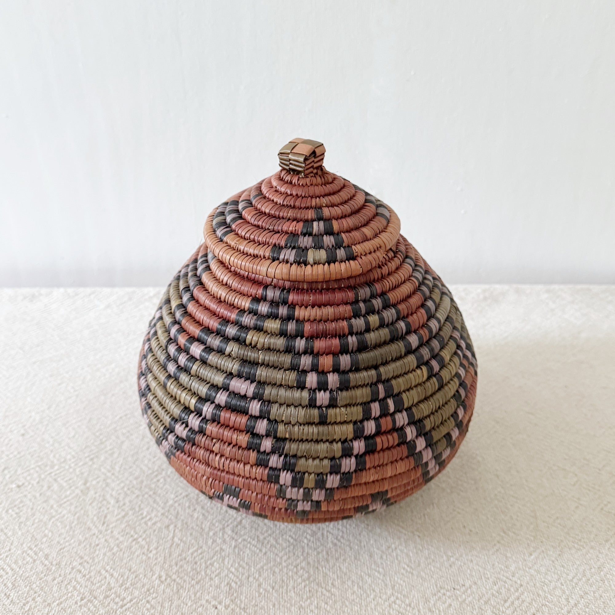 Lidded Zulu Basket #B012