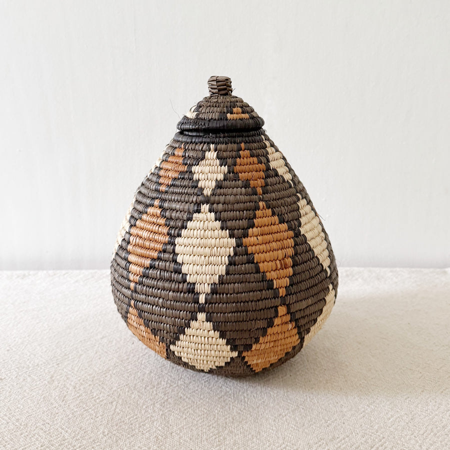 11" Lidded Zulu Basket #B011