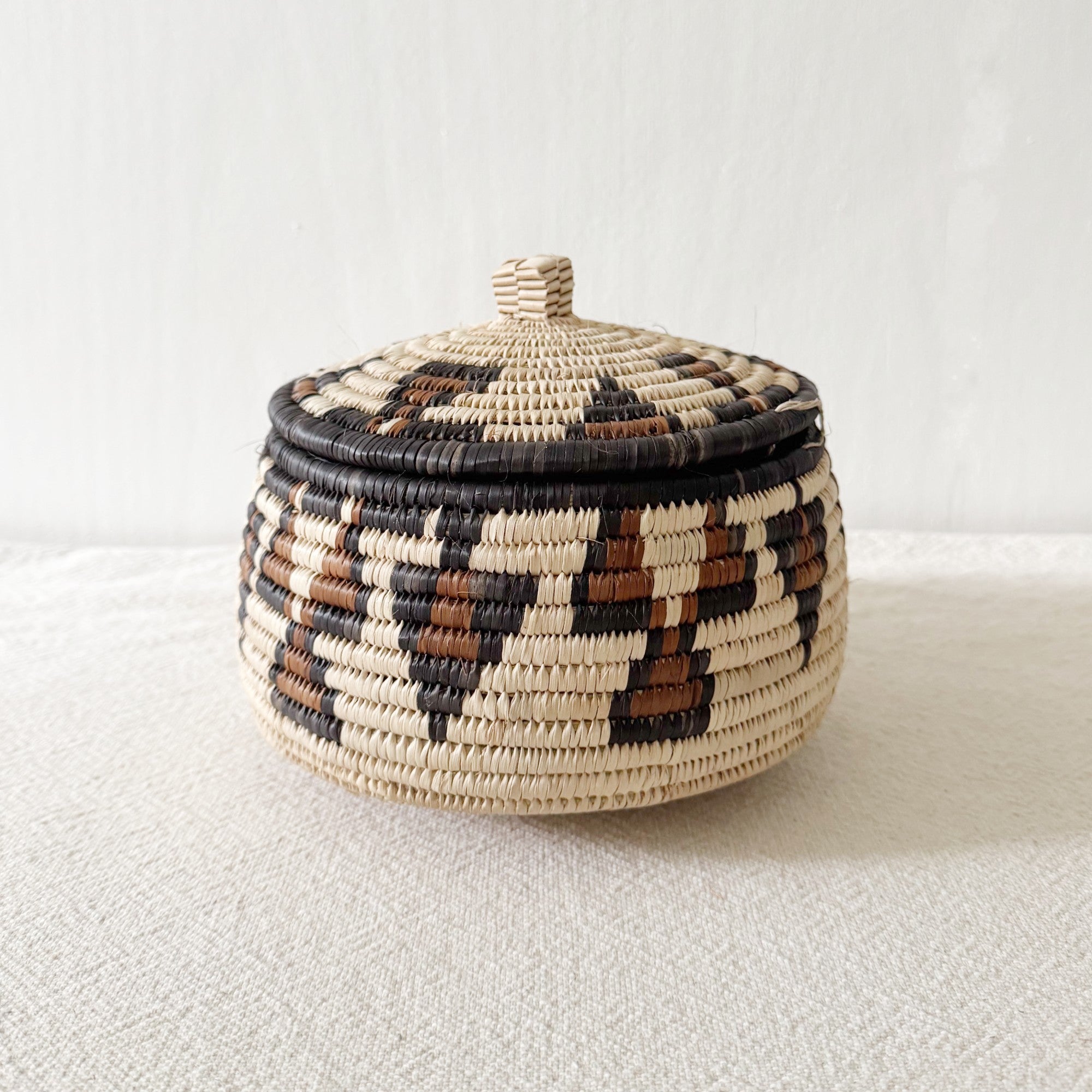 Lidded Zulu Basket #B020