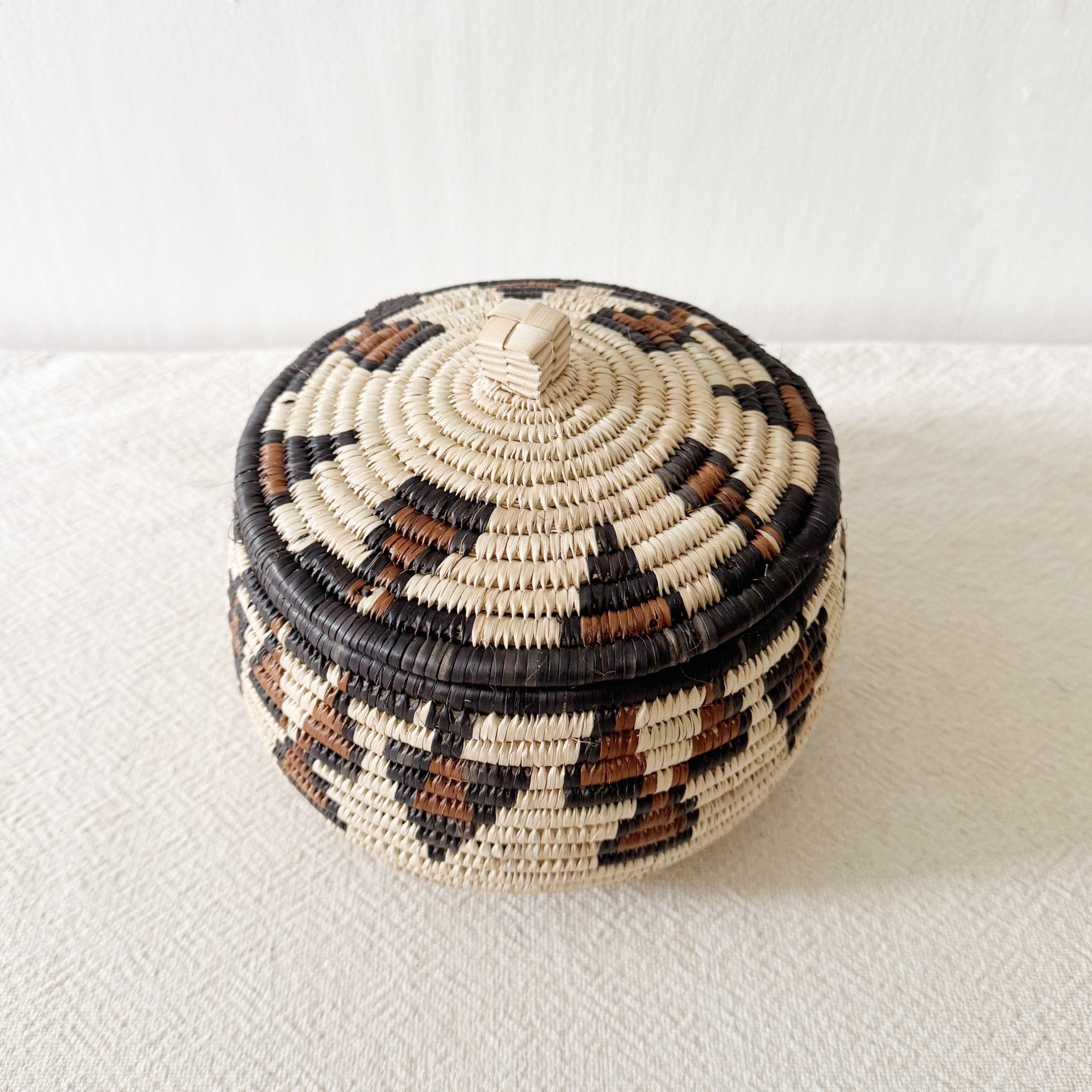Lidded Zulu Basket #B020