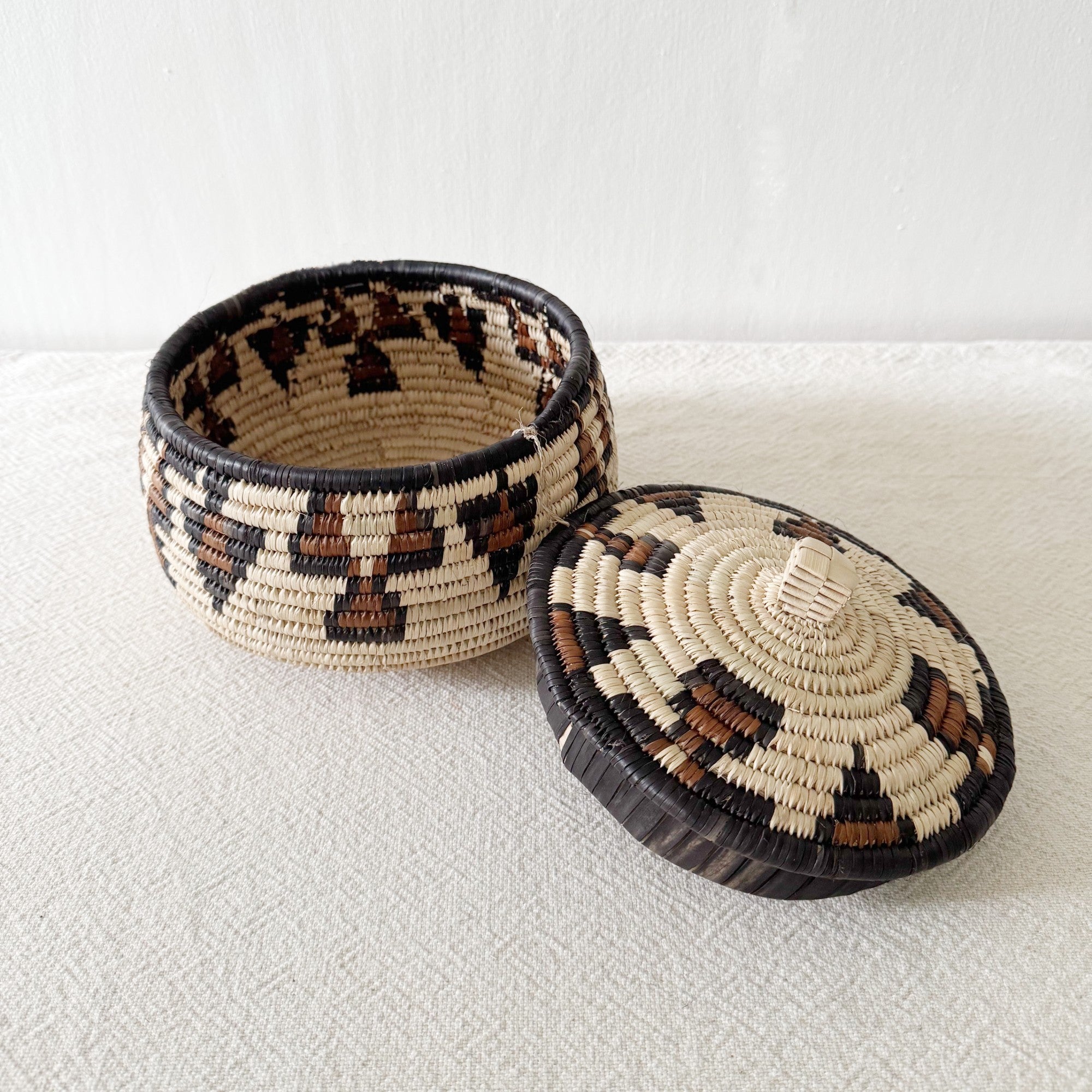 Lidded Zulu Basket #B020