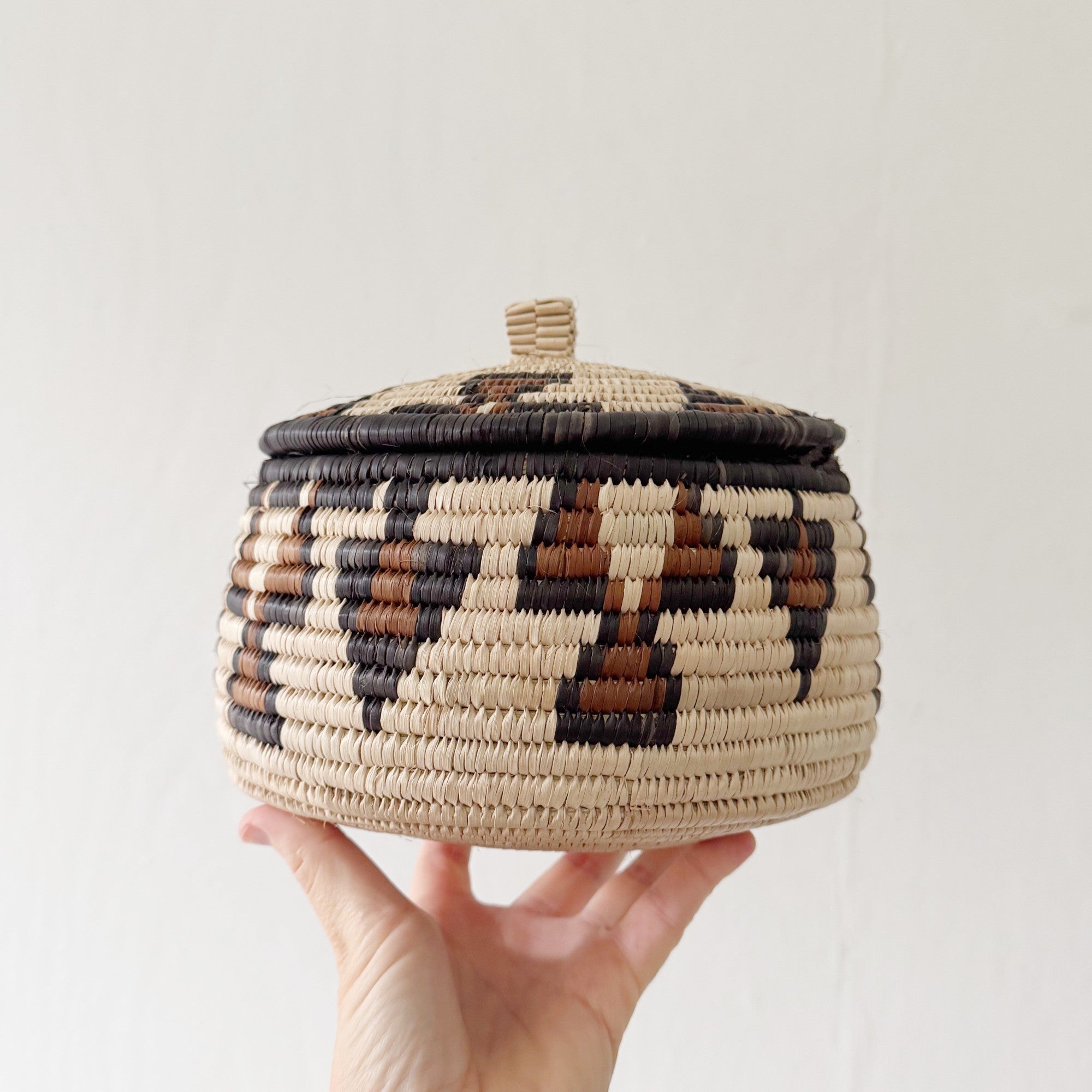 Lidded Zulu Basket #B020