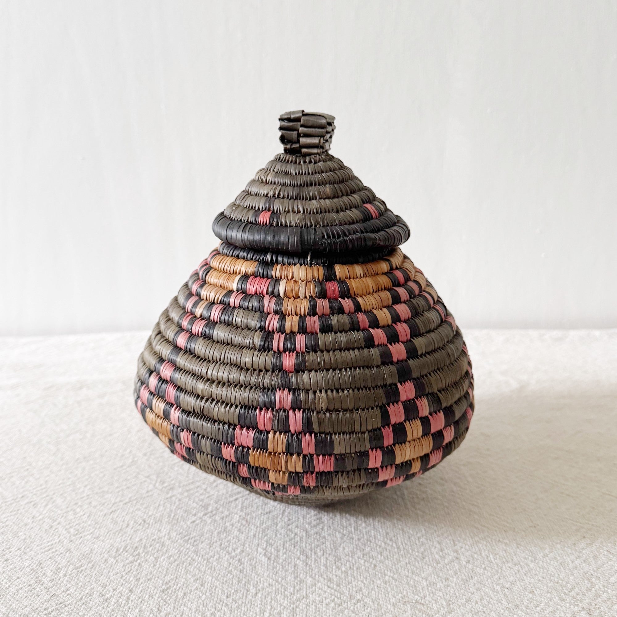 Lidded Zulu Basket #B022