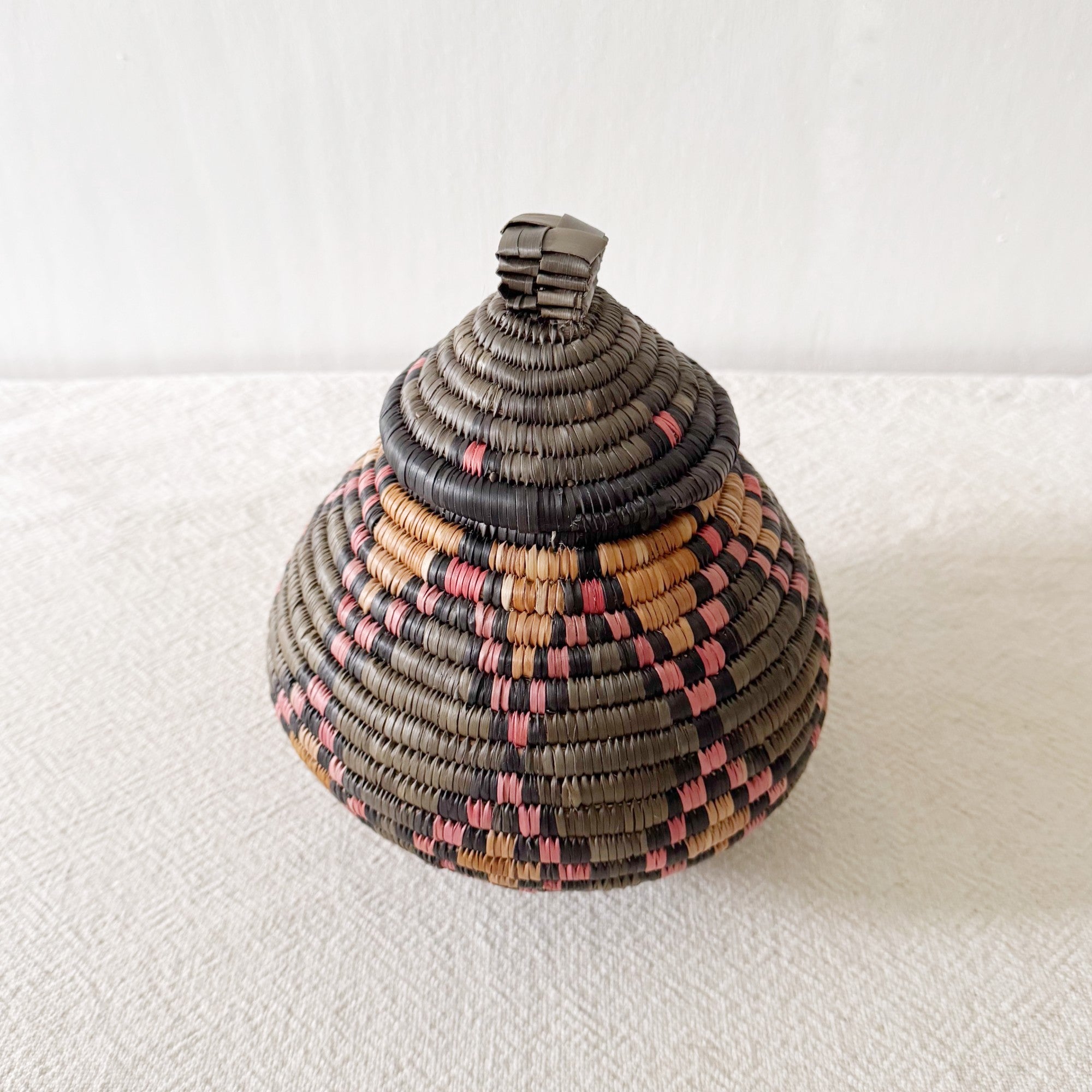 Lidded Zulu Basket #B022
