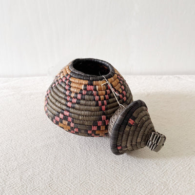 Lidded Zulu Basket #B022