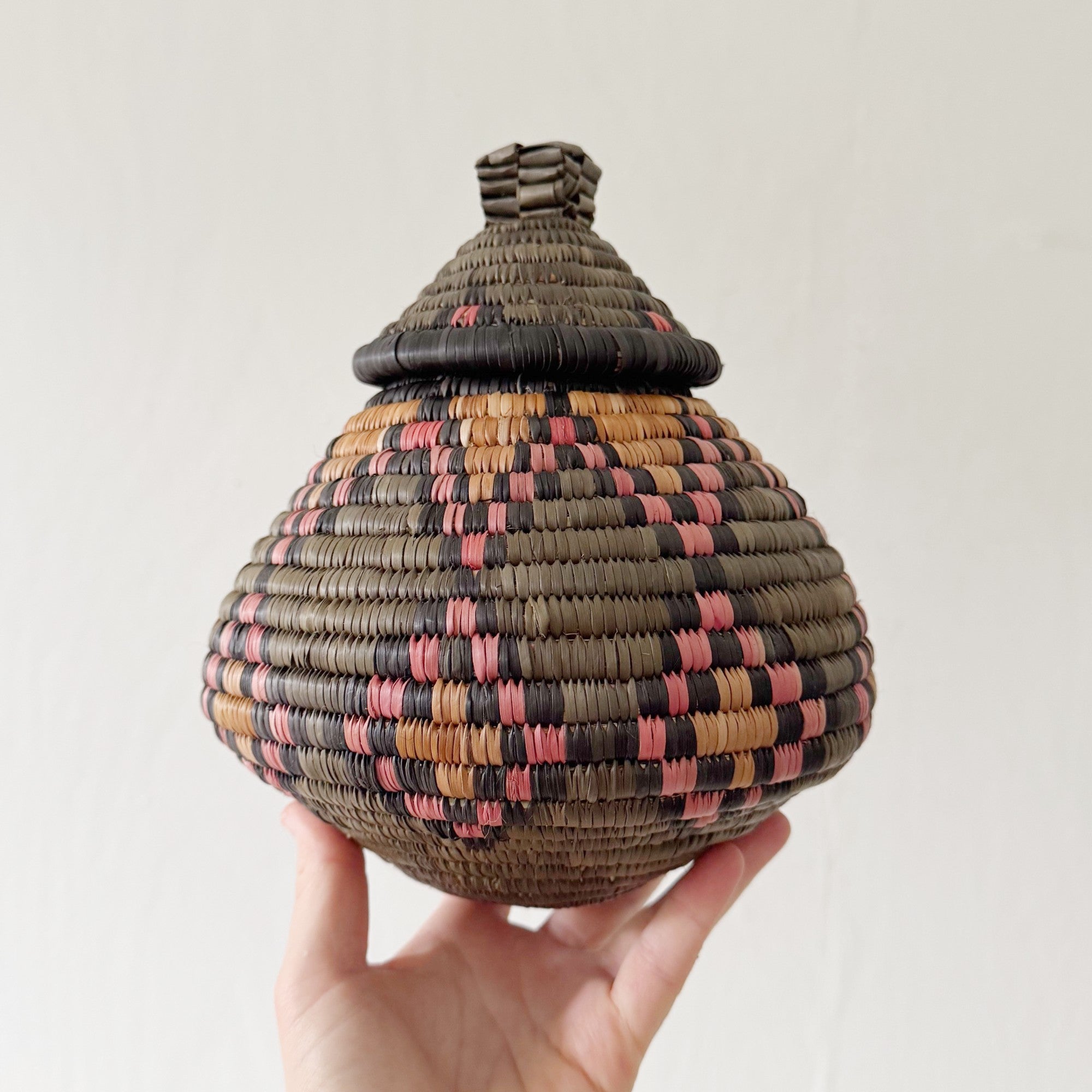 Lidded Zulu Basket #B022