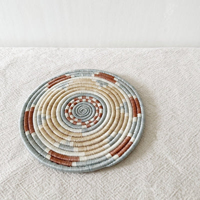 Biendo Trivet - Amsha